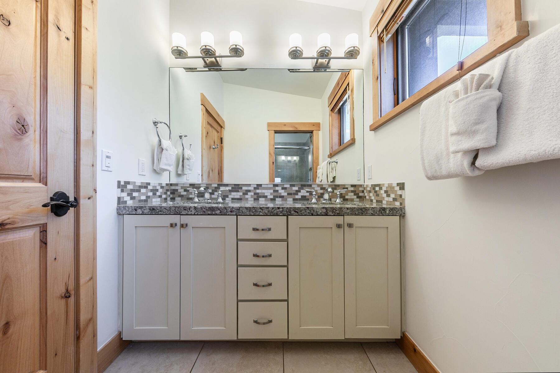 10136 Sagebrush Court, Truckee, CA, 96161