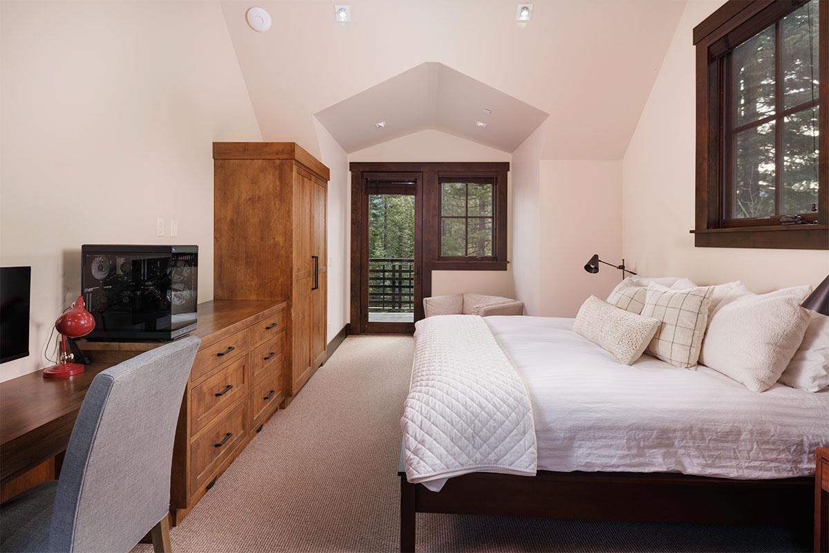 8221 Valhalla Drive, Truckee, CA, 96161