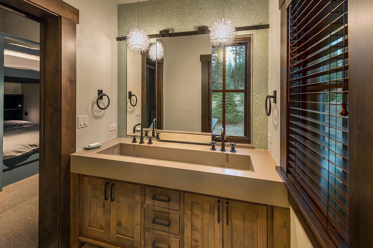 8221 Valhalla Drive, Truckee, CA, 96161