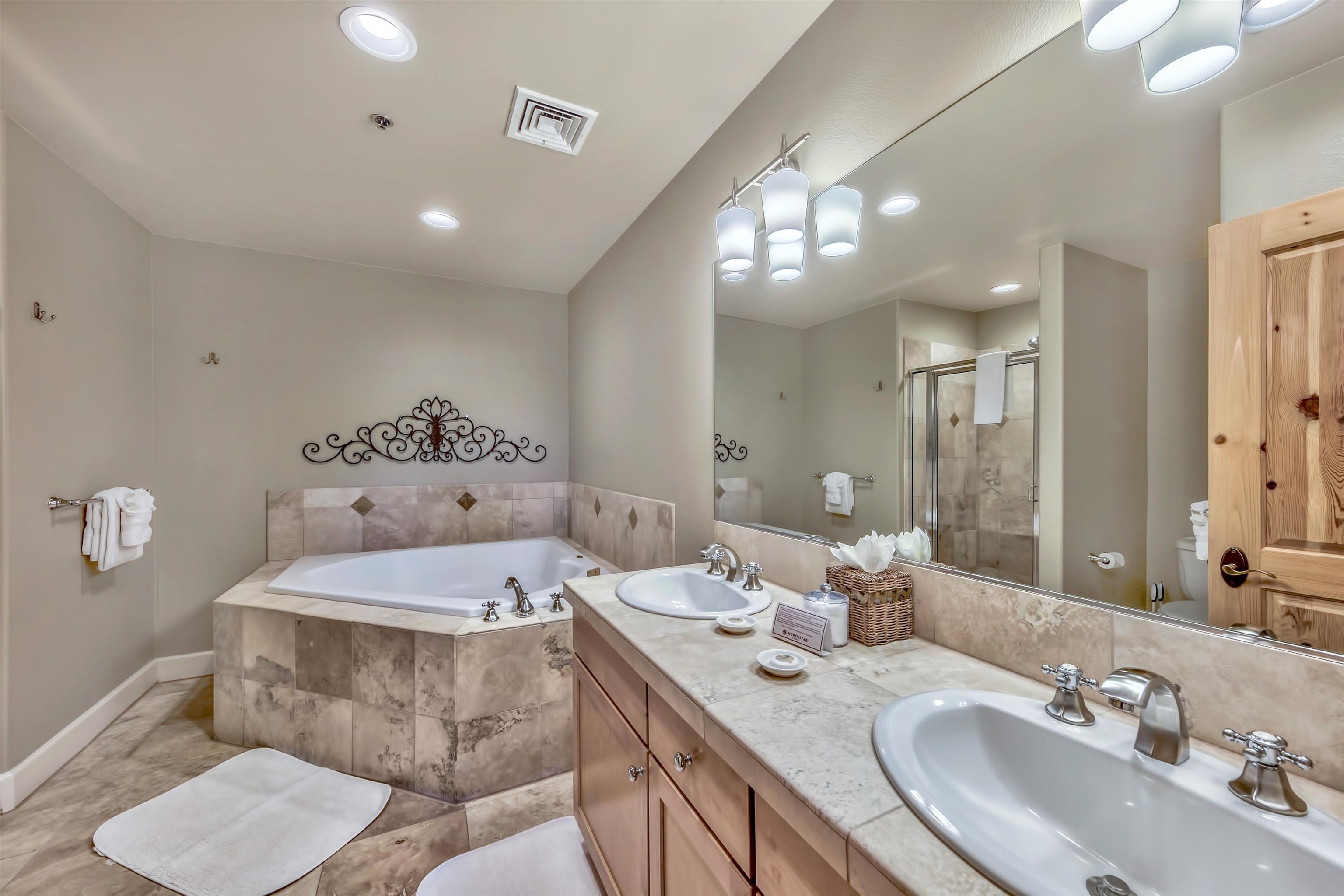 2100 North Village Drive UNIT 201/1, Truckee, CA, 96161