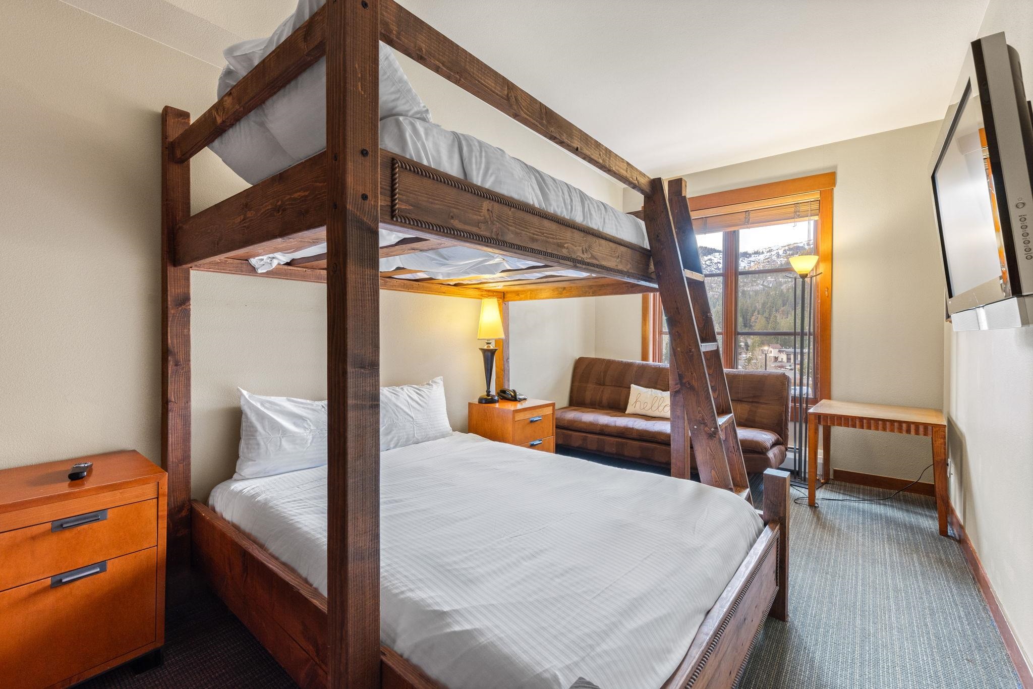 1850 Village South Road UNIT 4-417 (417 West), Olympic Valley, CA, 96146