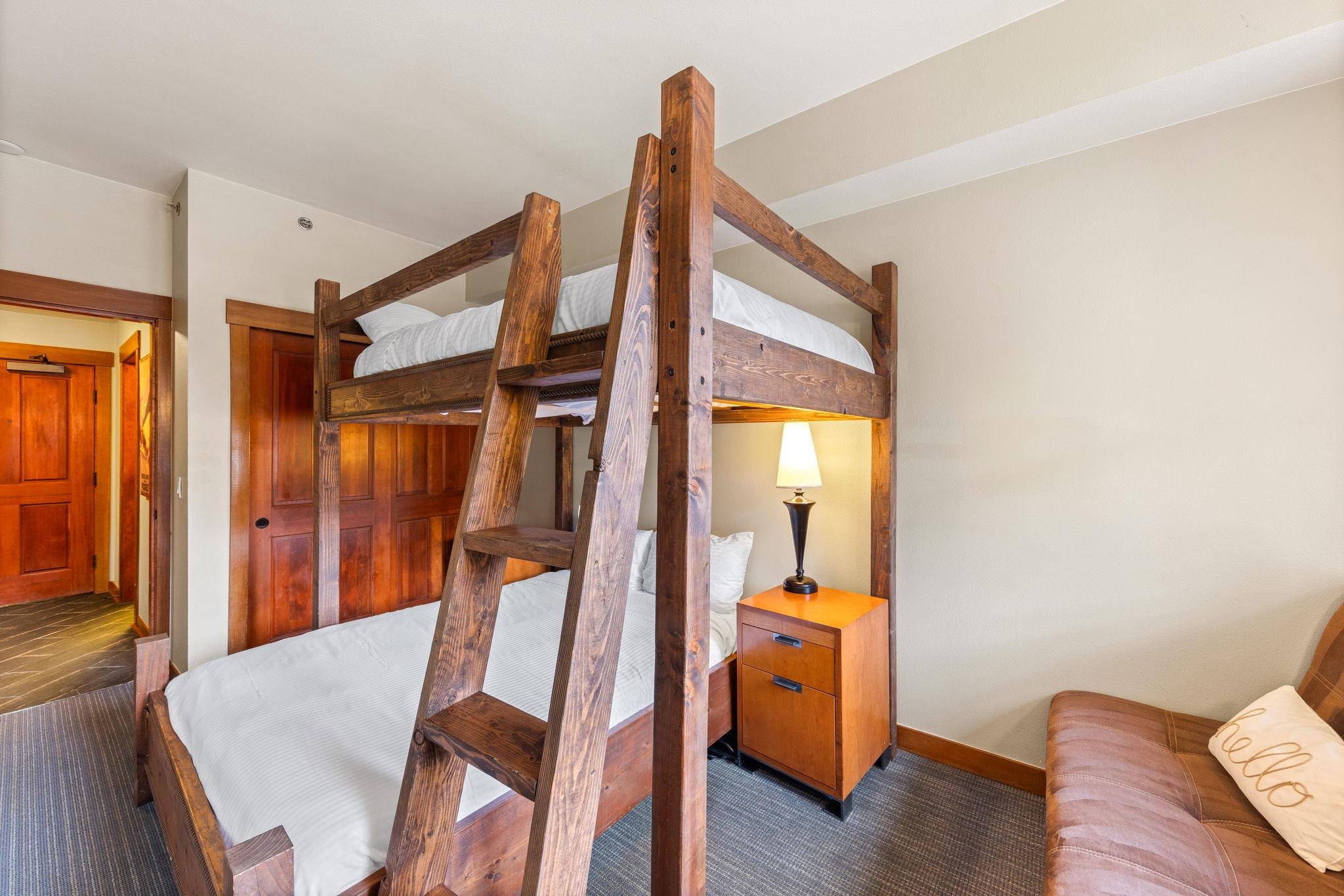 1850 Village South Road UNIT 4-417 (417 West), Olympic Valley, CA, 96146