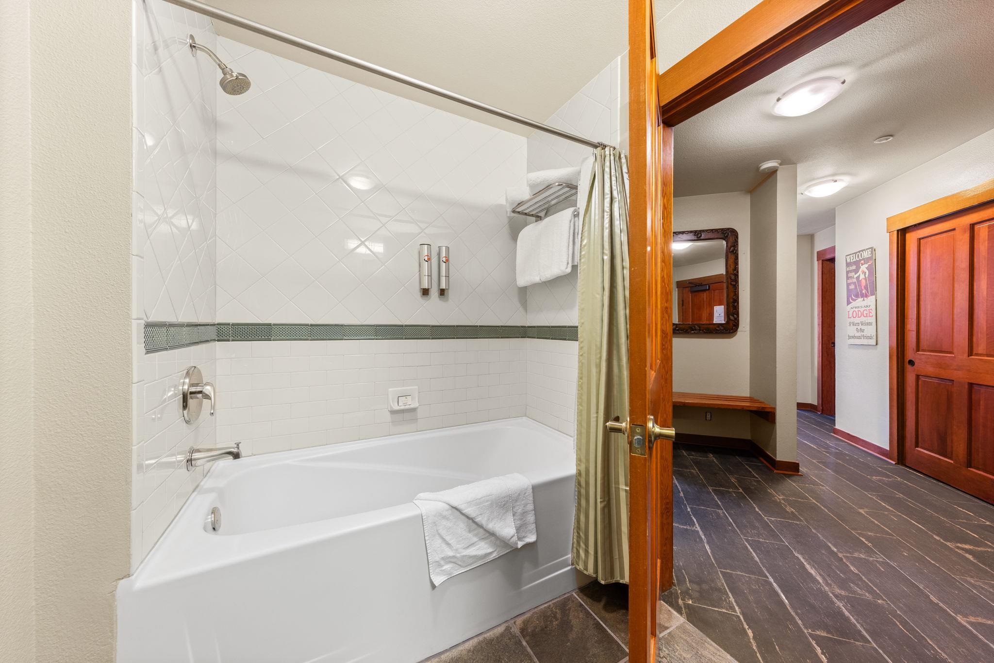 1850 Village South Road UNIT 4-417 (417 West), Olympic Valley, CA, 96146