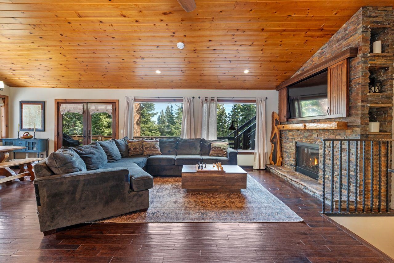 12395 Skislope Way, Truckee, CA, 96160-6620