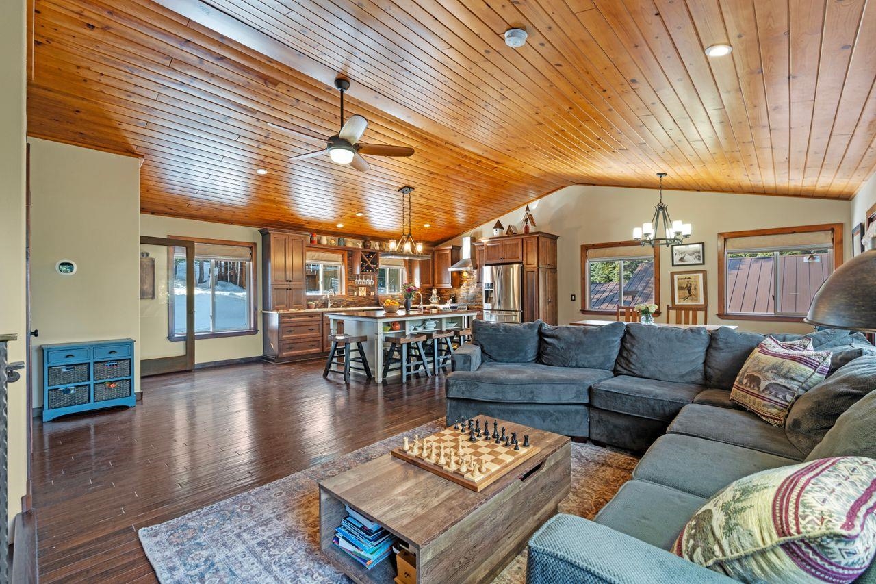 12395 Skislope Way, Truckee, CA, 96160-6620