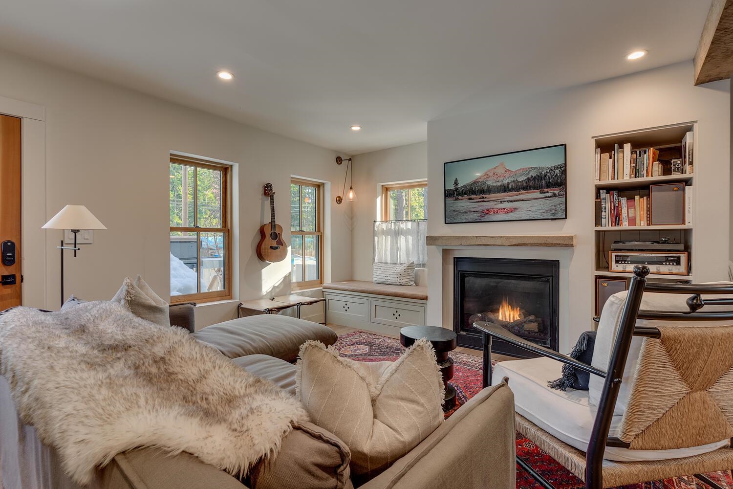 2045 West Lake Boulevard