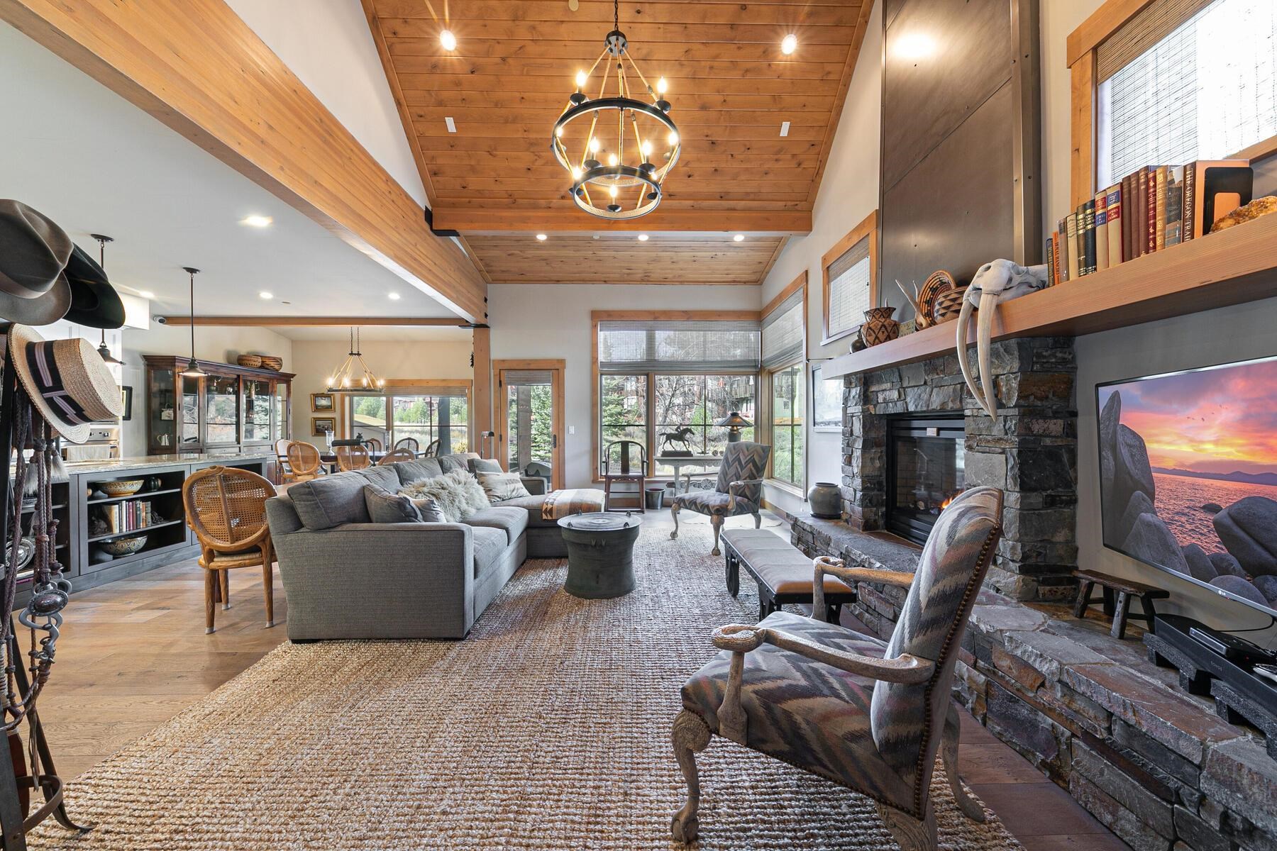 10200 Valmont Trail