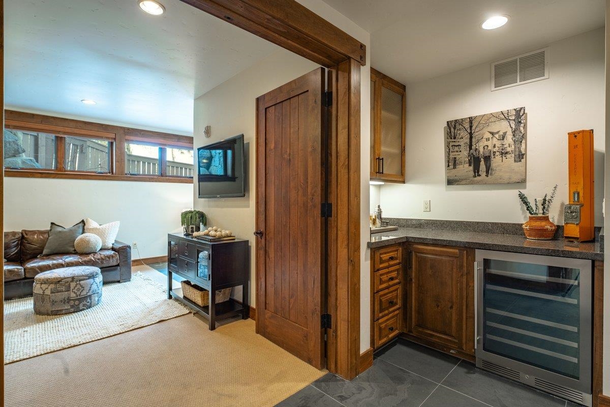 7401 Larkspur Lane, Truckee, CA, 96161