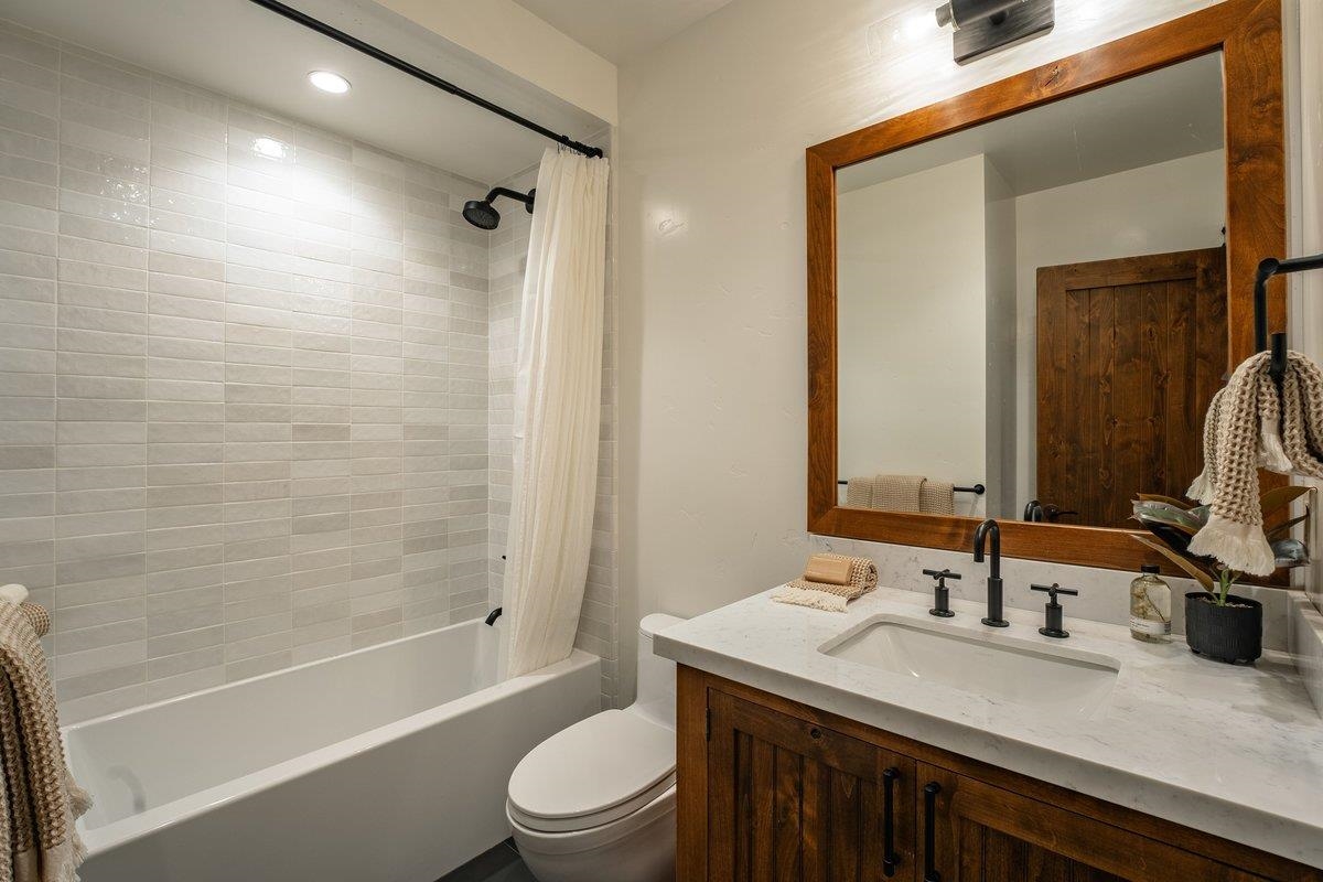 7401 Larkspur Lane, Truckee, CA, 96161