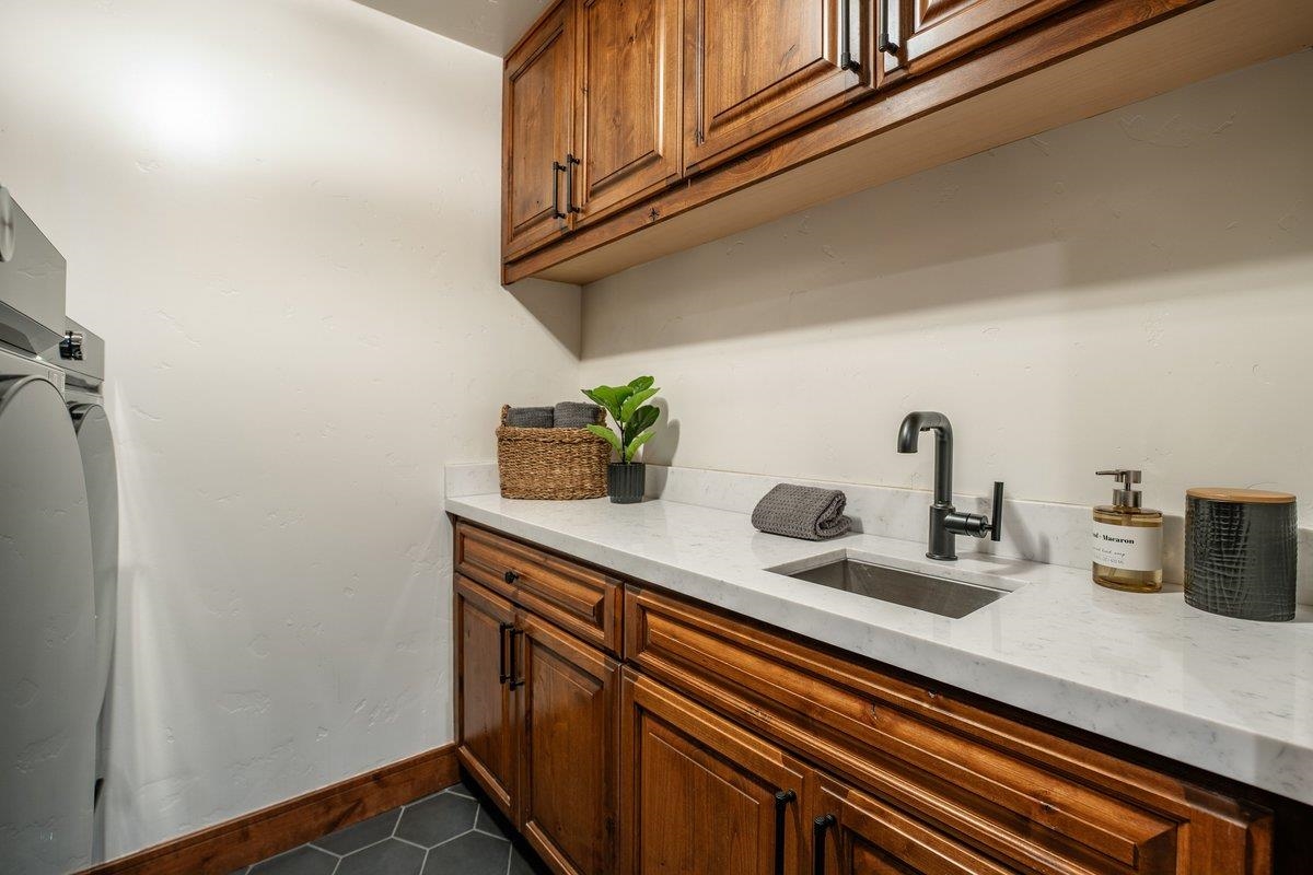 7401 Larkspur Lane, Truckee, CA, 96161