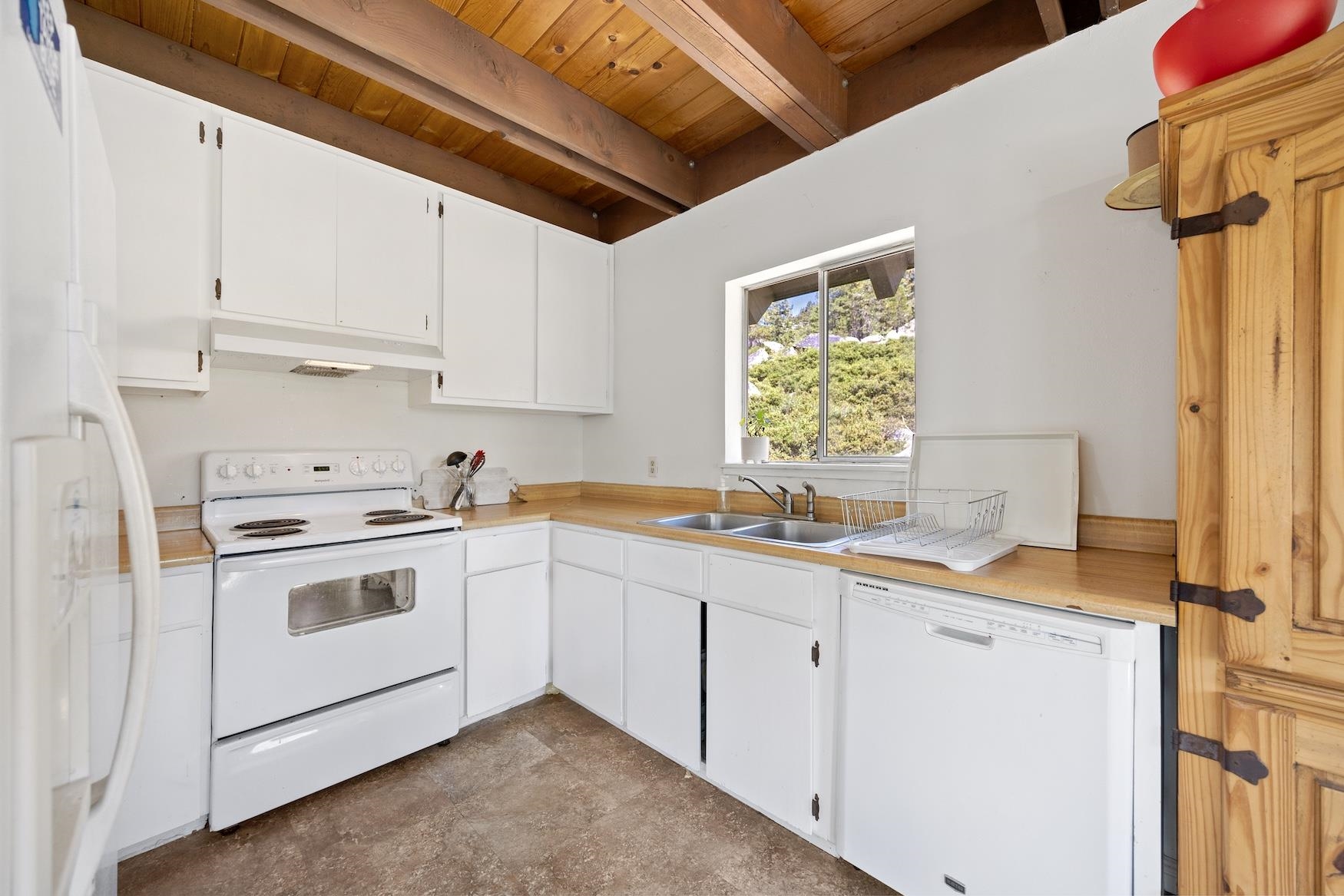 10111 Bunny Hill Road, Soda Springs, CA, 95728