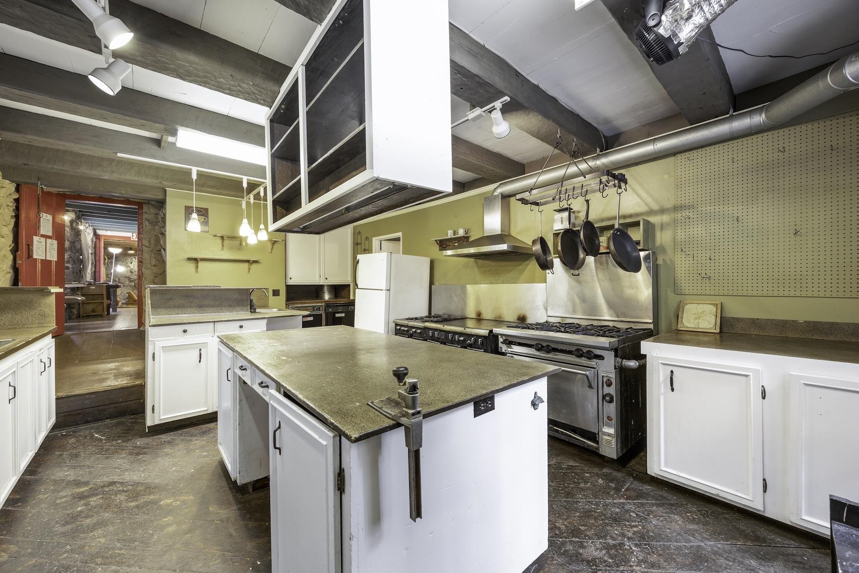 10111 Bunny Hill Road, Soda Springs, CA, 95728