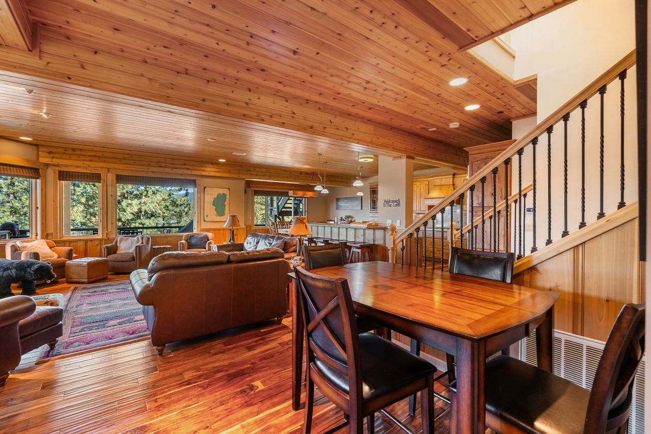 7211 North Lake Boulevard