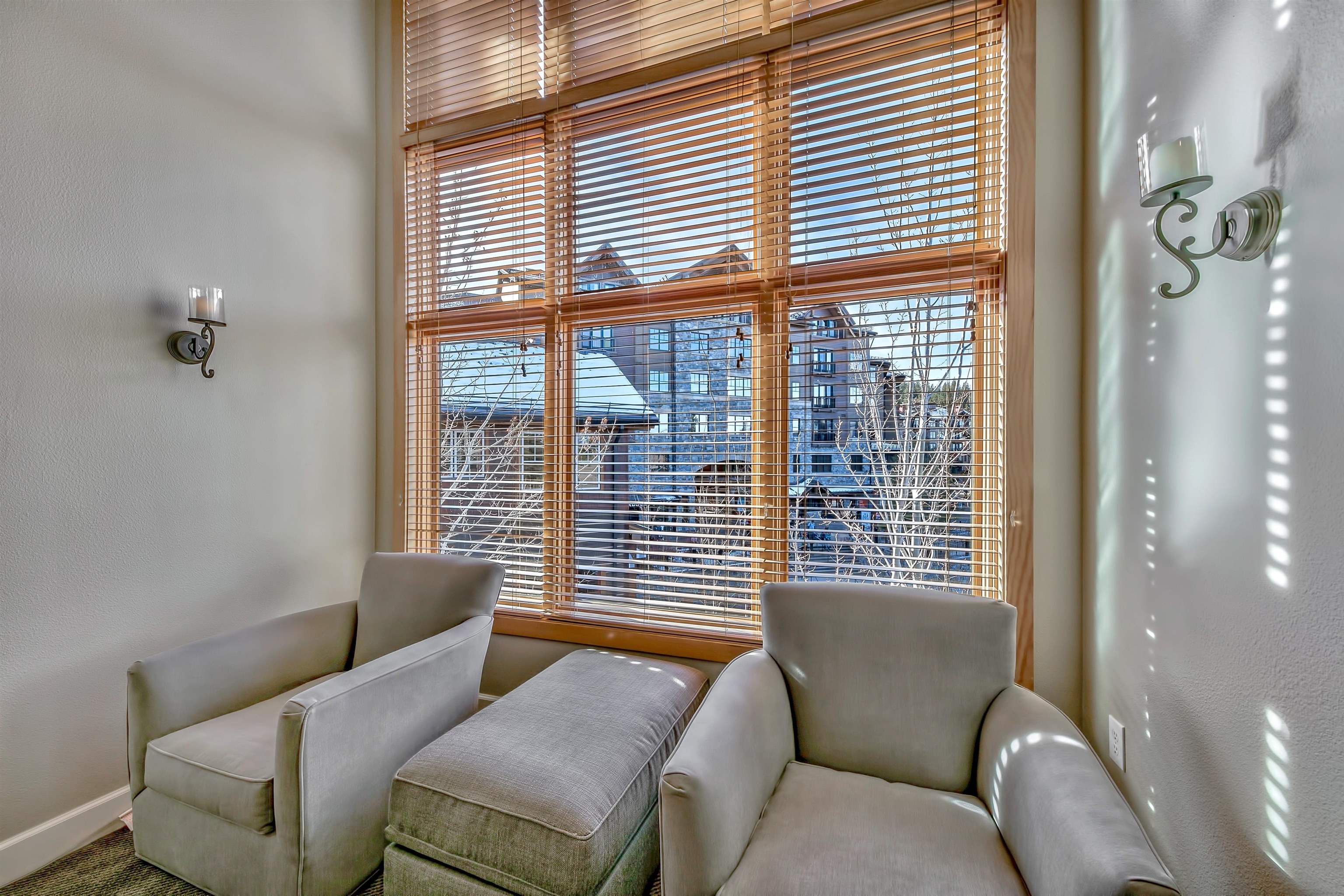 2100 North Village Drive #406/18