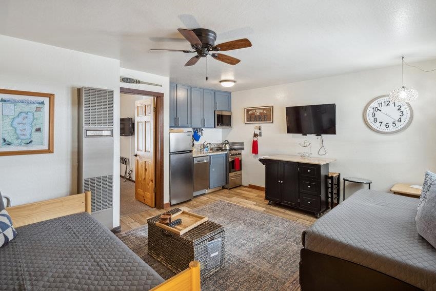 6943 North Lake Boulevard Unit: 44