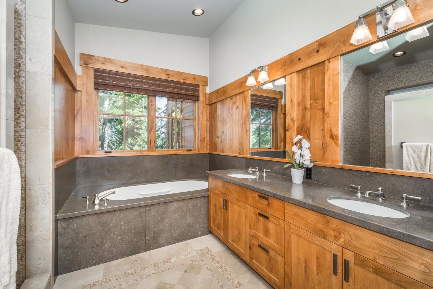 11221 Skislope Way, Truckee, CA, 96161