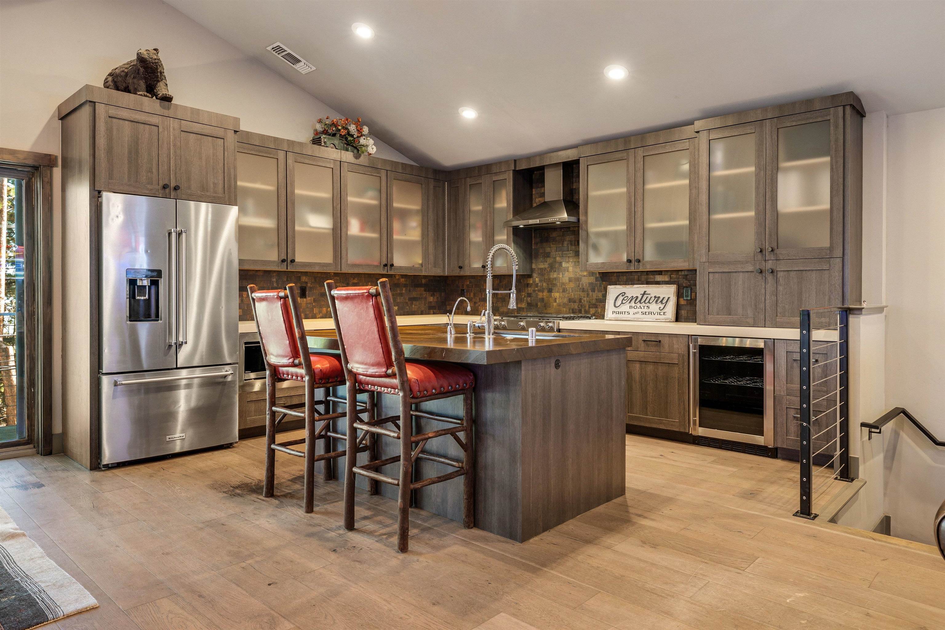 1365 North Lake Boulevard