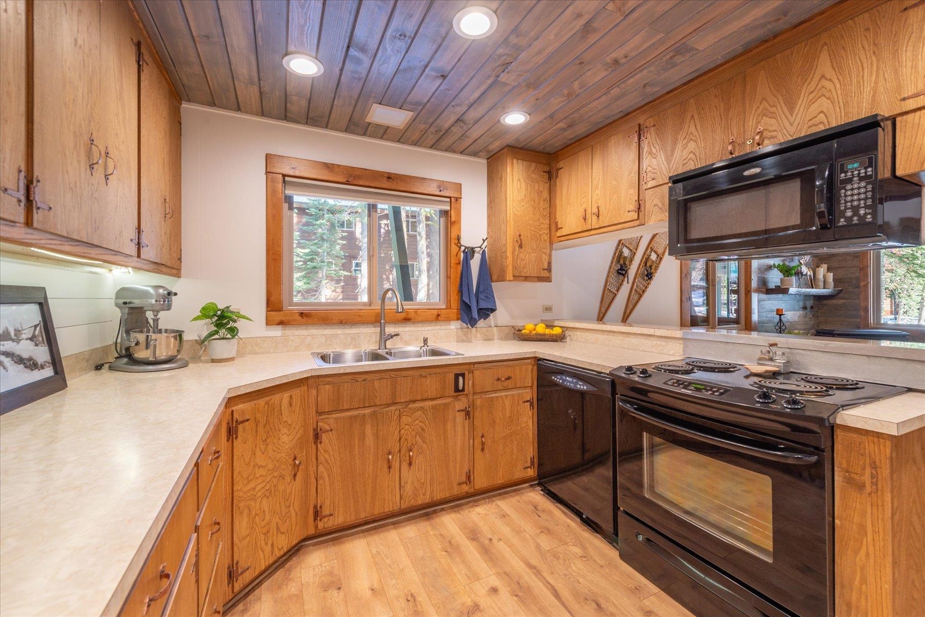 5225 Palisade Road, Soda Springs, CA, 95728