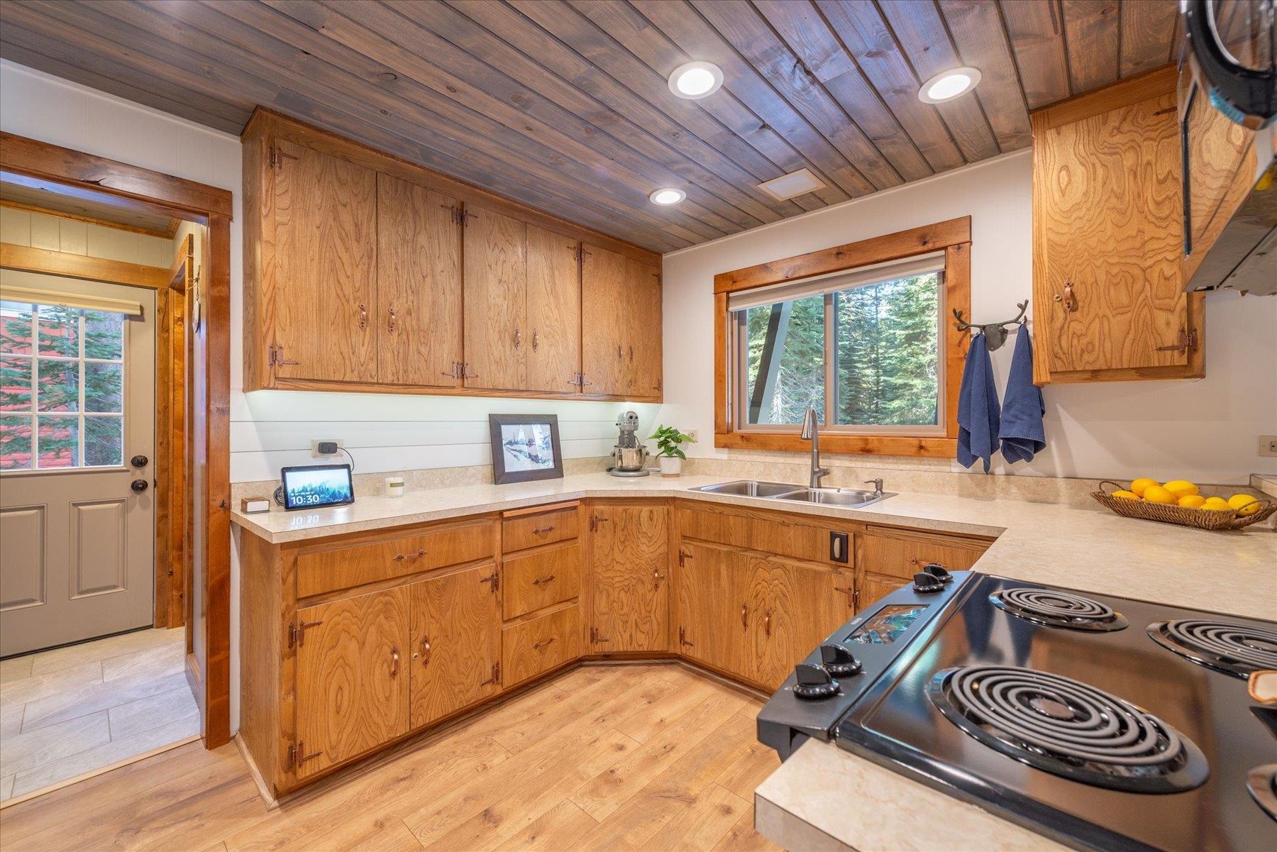 5225 Palisade Road, Soda Springs, CA, 95728