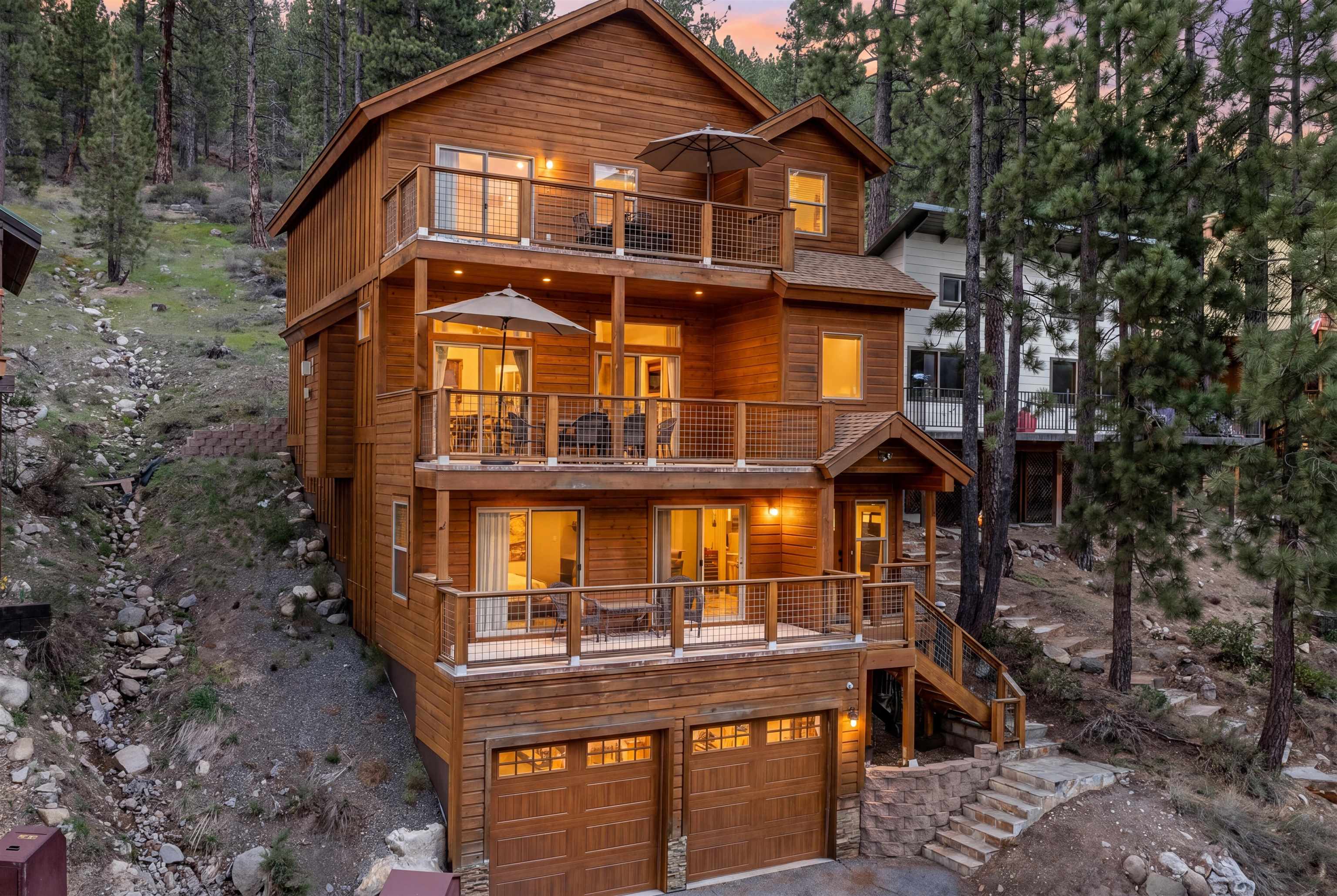 <p>Featured Listings</p>