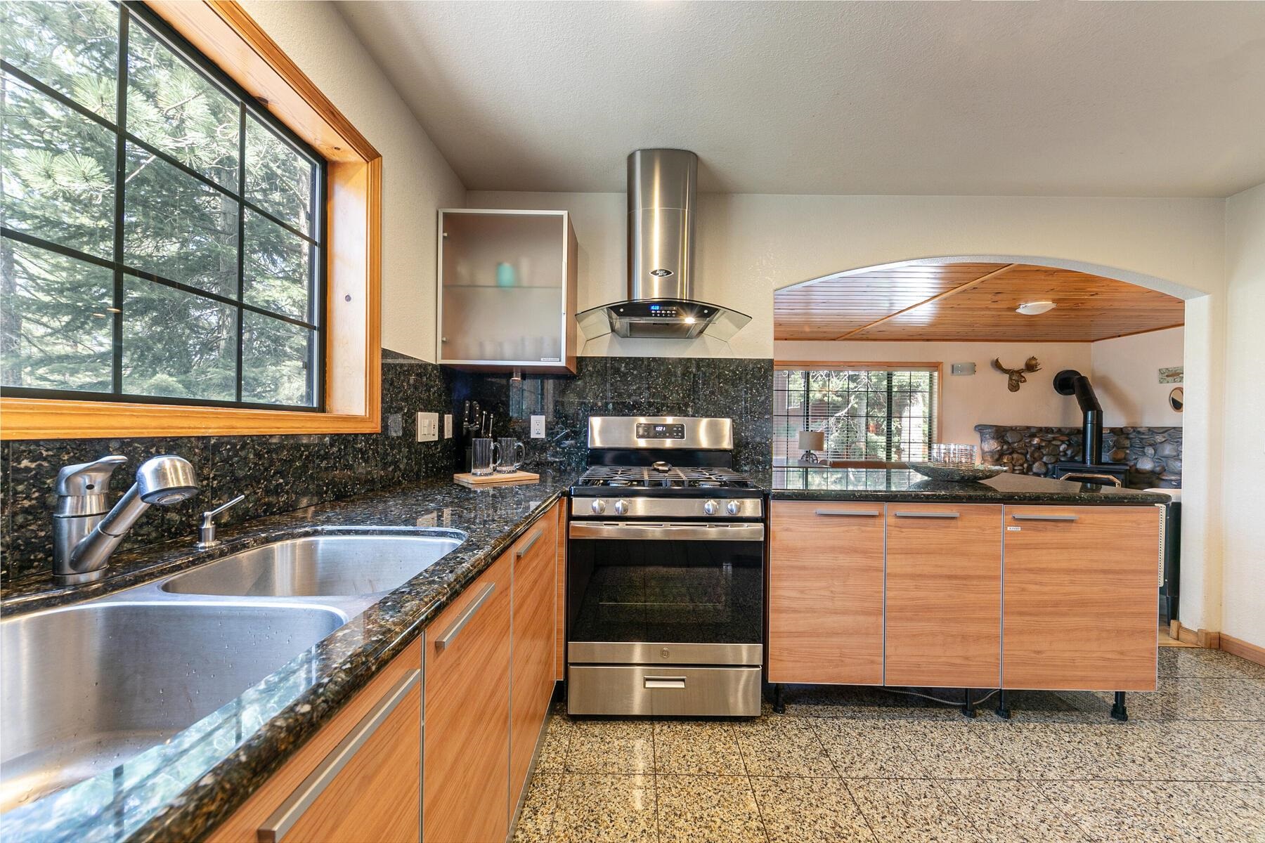 11654 Lausanne Way, Truckee, CA, 96161