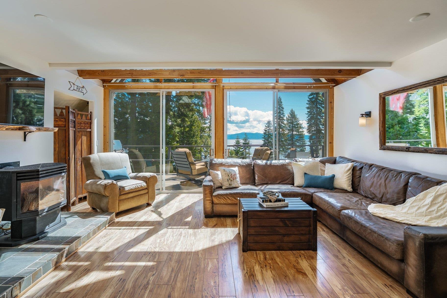 <p>Featured Listings</p>