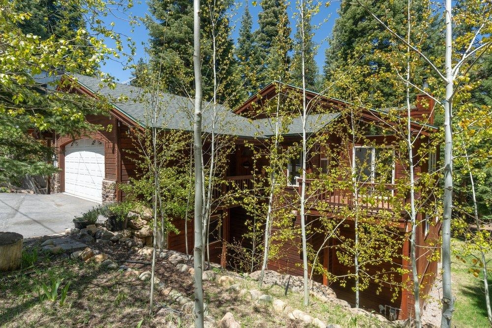 10694 Laurelwood Drive