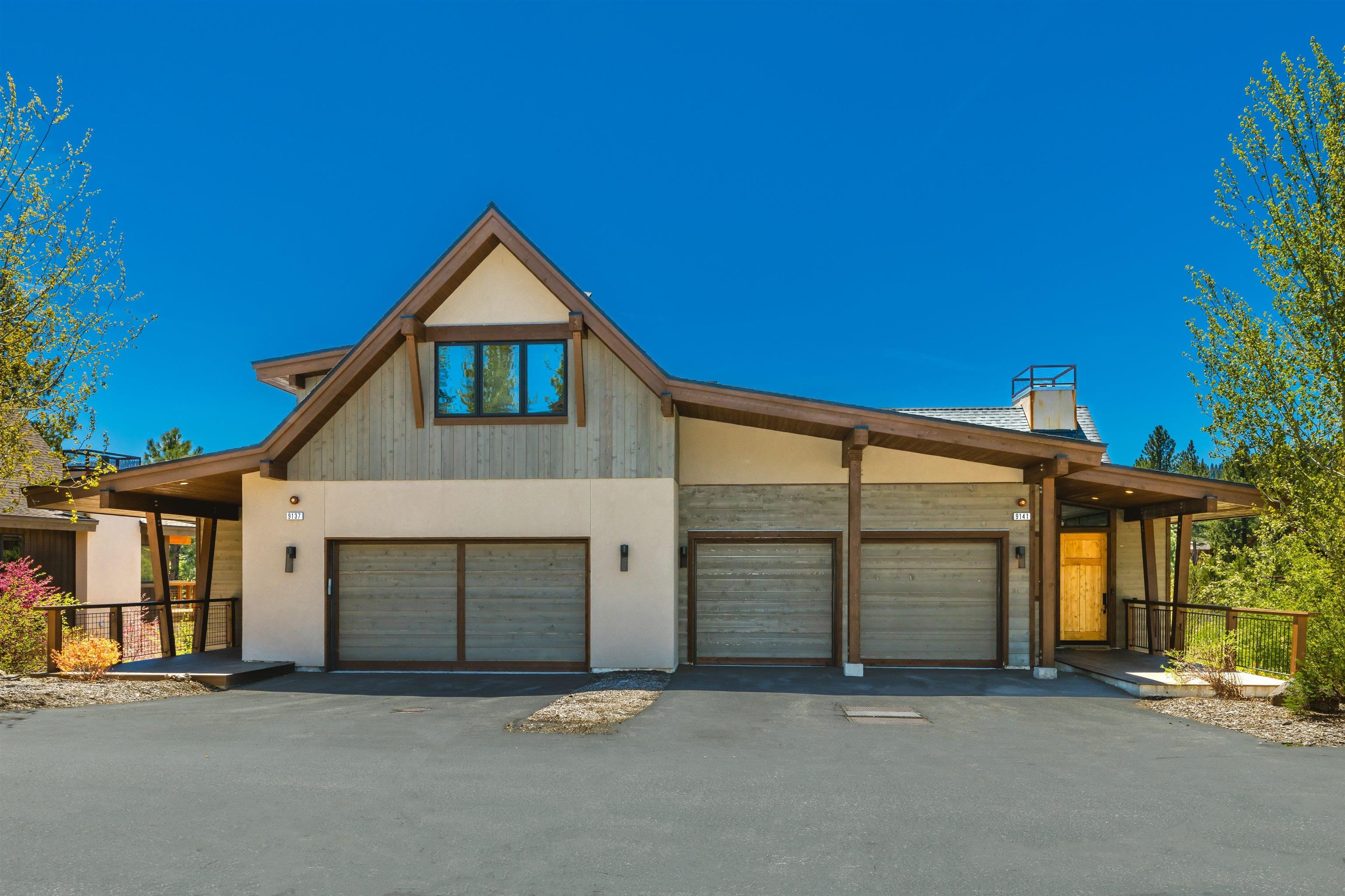 <p>Featured Listings</p>