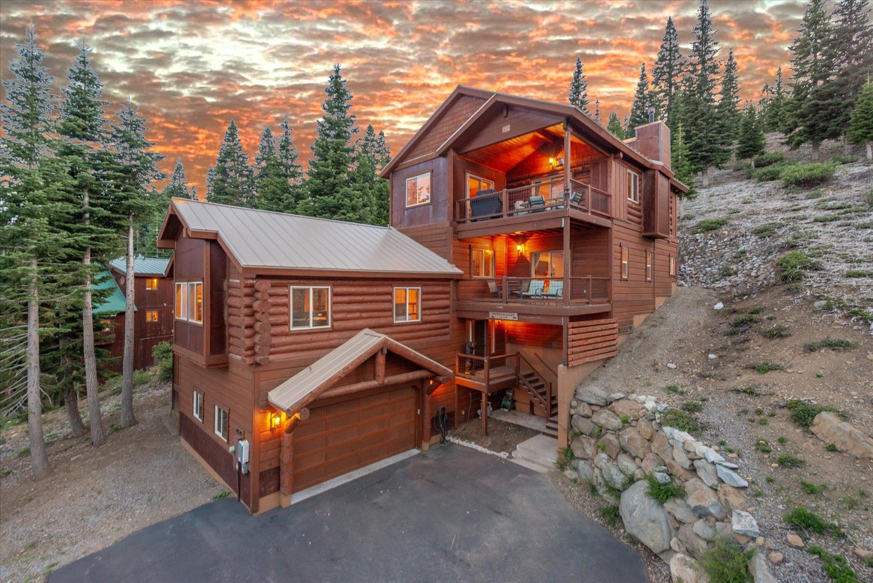 <p>Featured Listings</p>