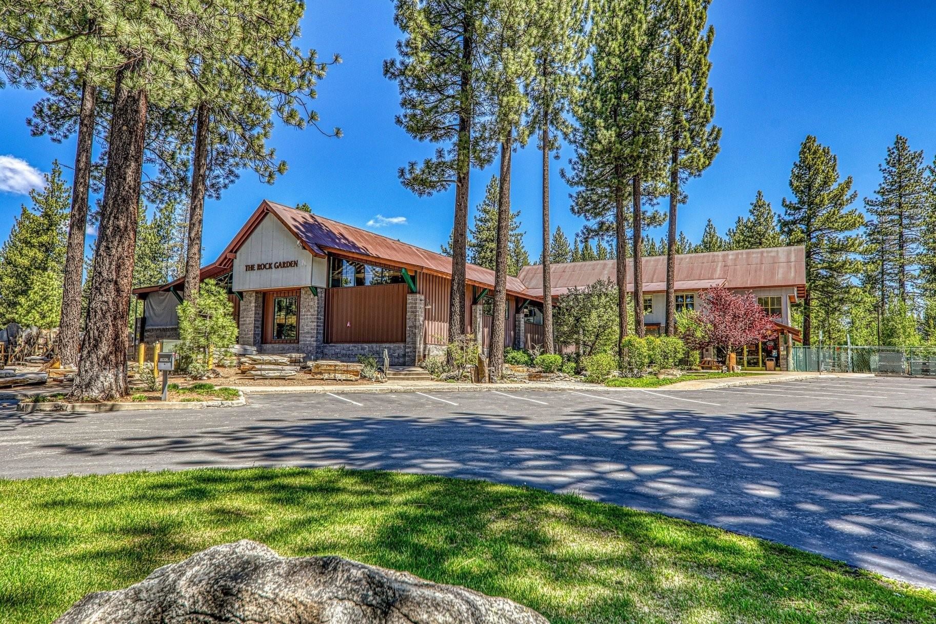 <p>Featured Listings</p>