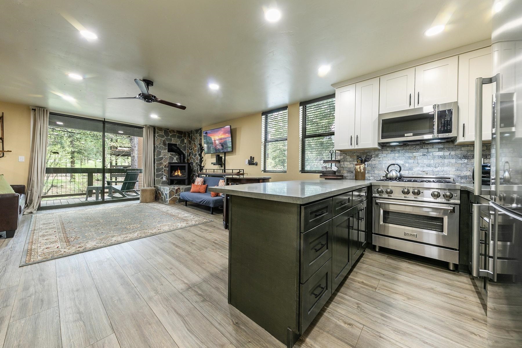 3140 Aspen Grove