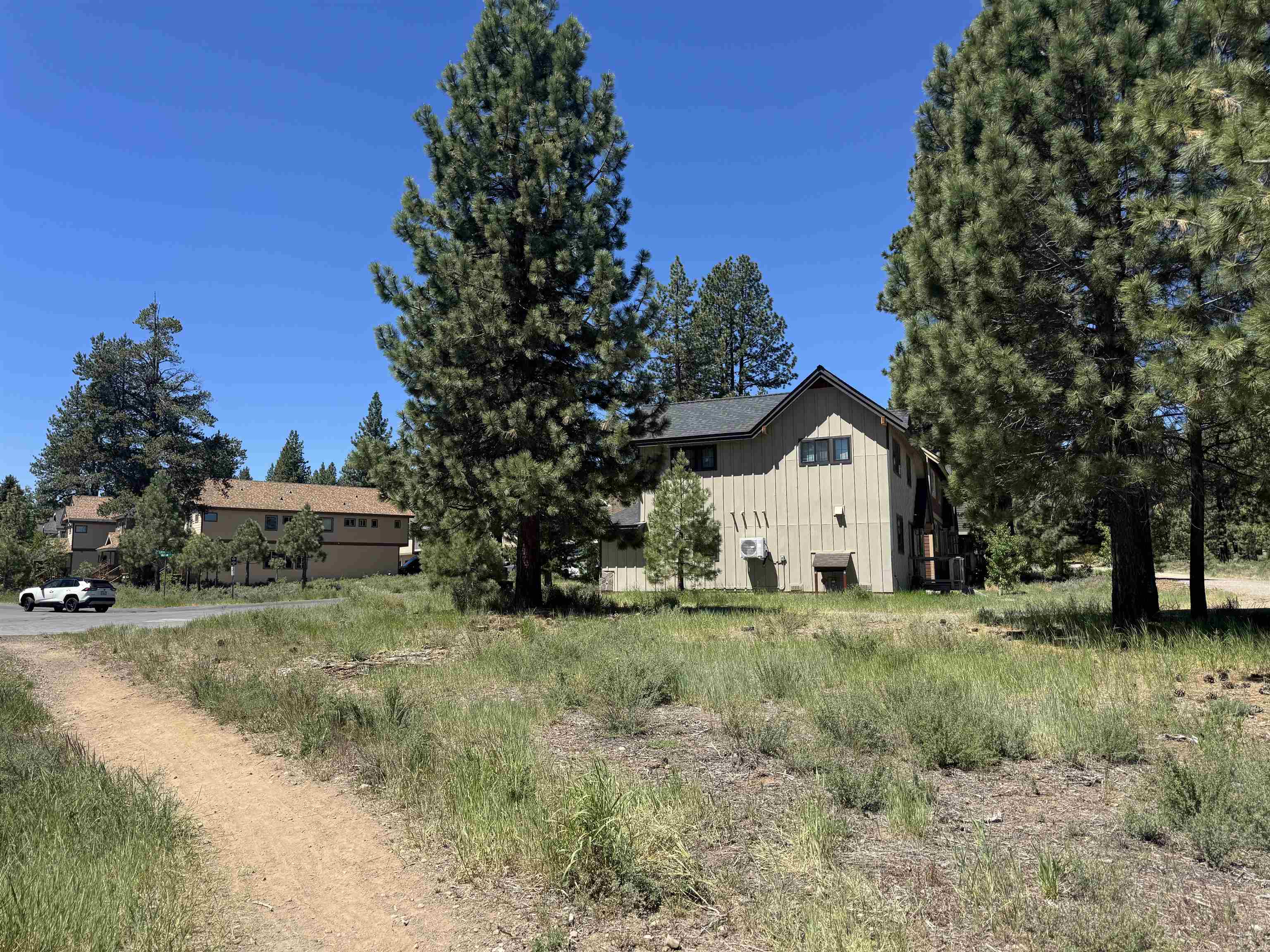 11372 Saddleback Drive
