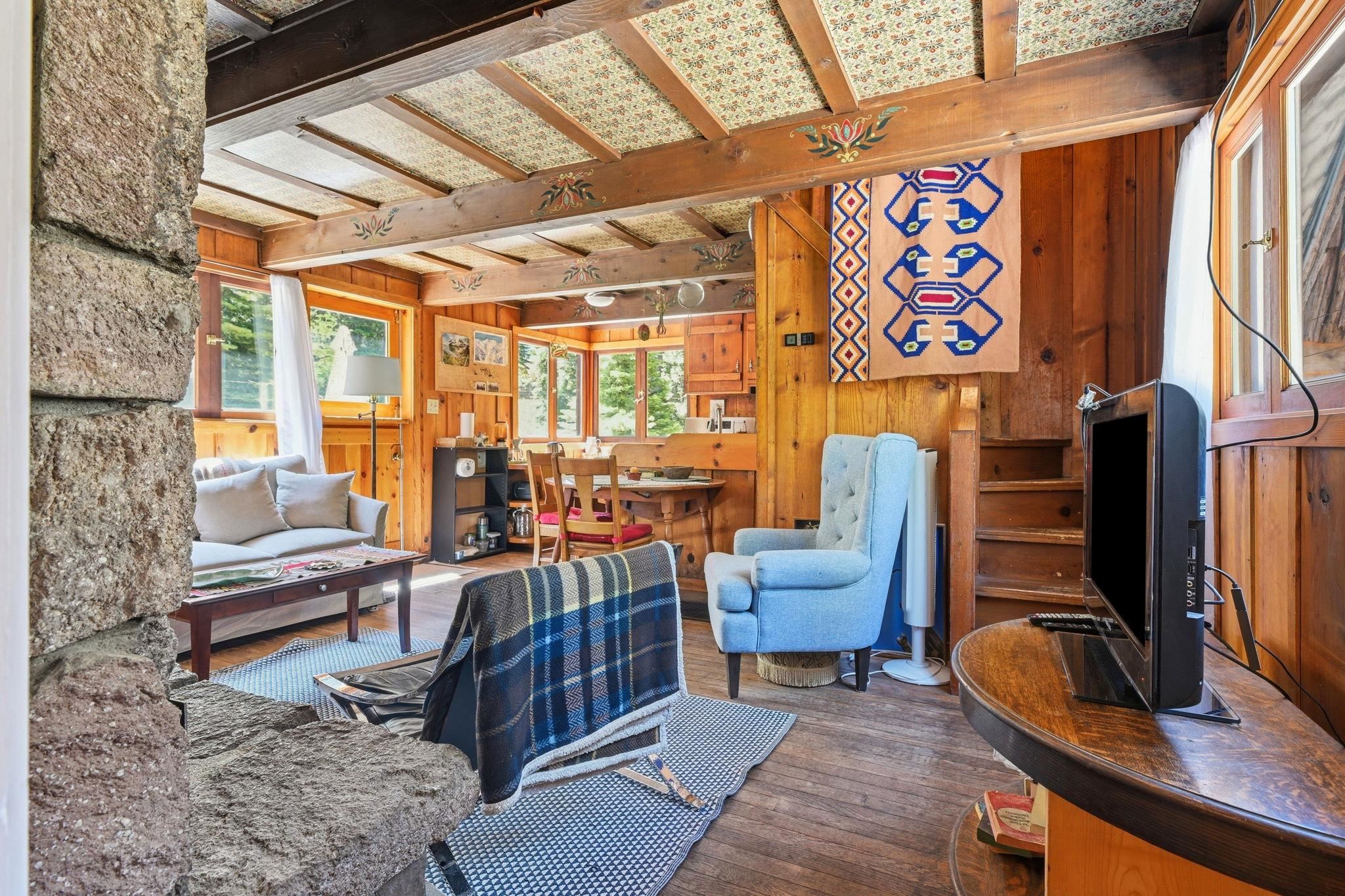 395 Tamarack Lane