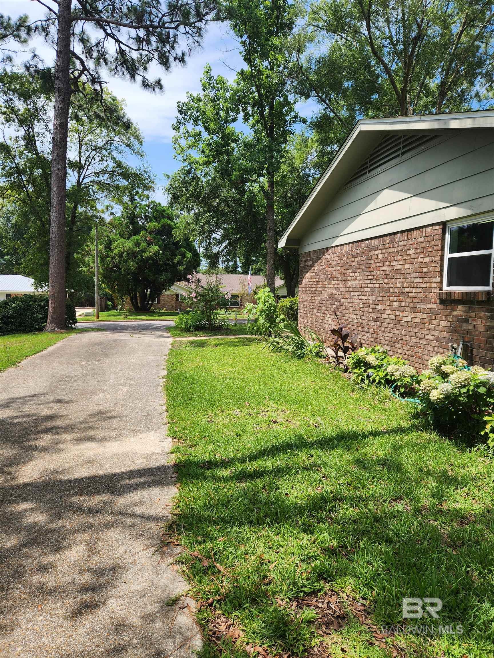 https://zimg.paragon.ice.com/ParagonImages/Property/PG/BCAR/364497/16/0/0/60526db2943bdd649e9aa6d026c715e8/7/a7afaec0651df1b23973ea6ea404d9b5/364497-64e35abf-dcf6-4135-8ef5-e48760415f2a.JPG