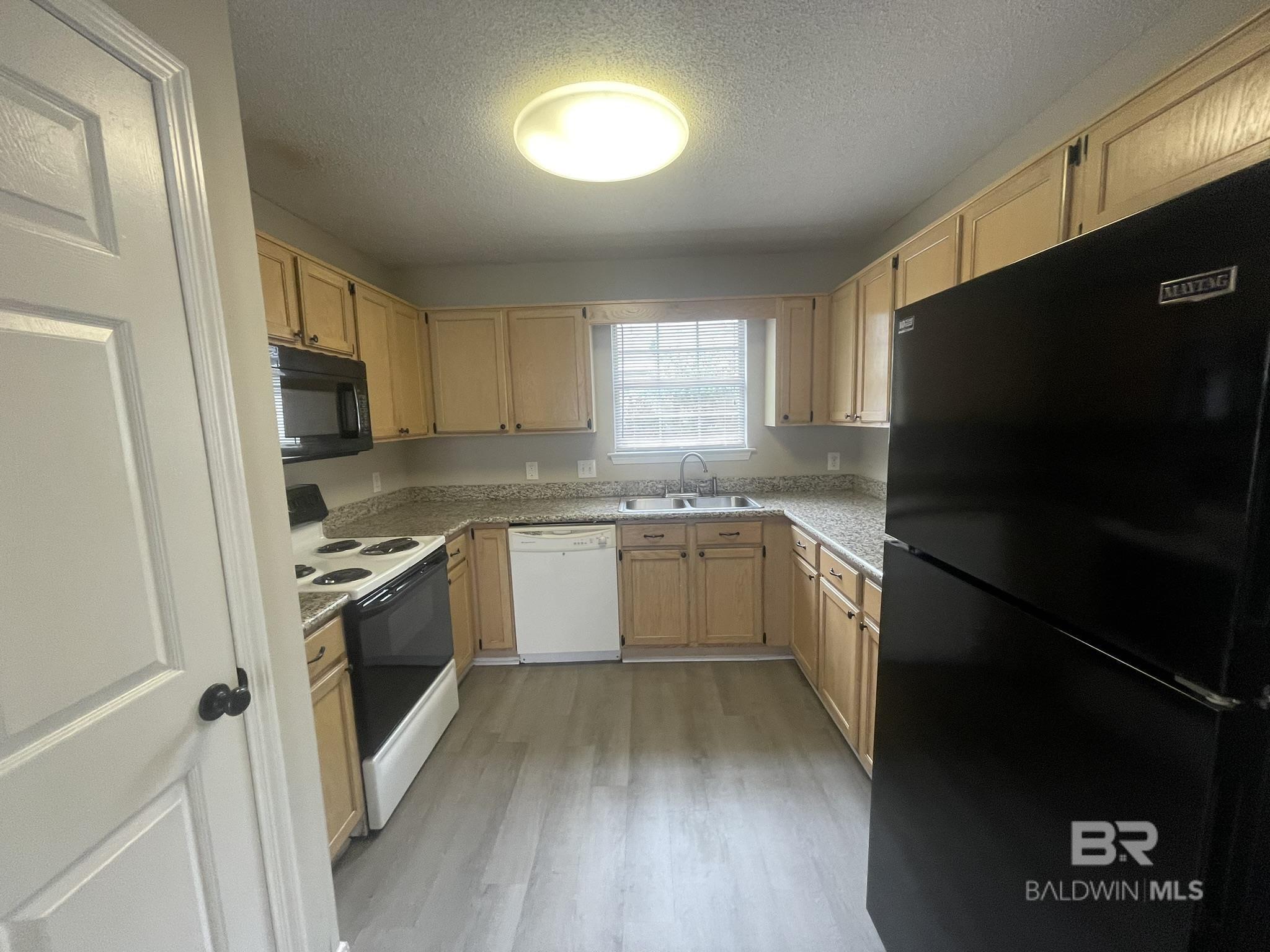 https://zimg.paragon.ice.com/ParagonImages/Property/PG/BCAR/378422/3/0/0/1e6cd09213a7b8486ae08a1e715391b0/7/0905276fd34a3d8beb9744c1e38b754b/378422-b6981255-44c5-43de-9851-c8451d0916a9.JPG