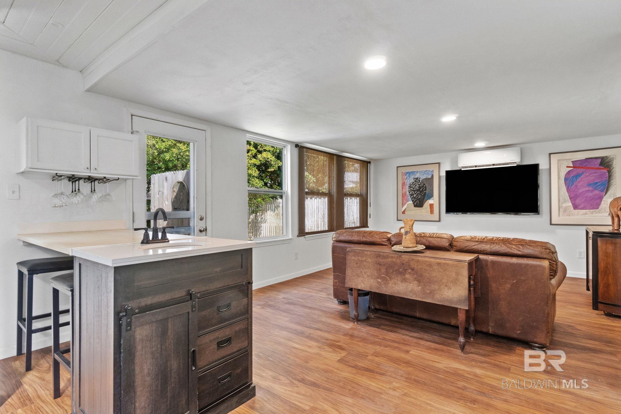 https://zimg.paragon.ice.com/ParagonImages/Property/PG/BCAR/381674/16/0/0/52622abda063b87000acb73ea3d67d14/7/b7c169f1fdd9bb700fcb343c066f5e8f/381674-744748f2-651c-44cc-b5f2-fa6b3621cba0.JPG