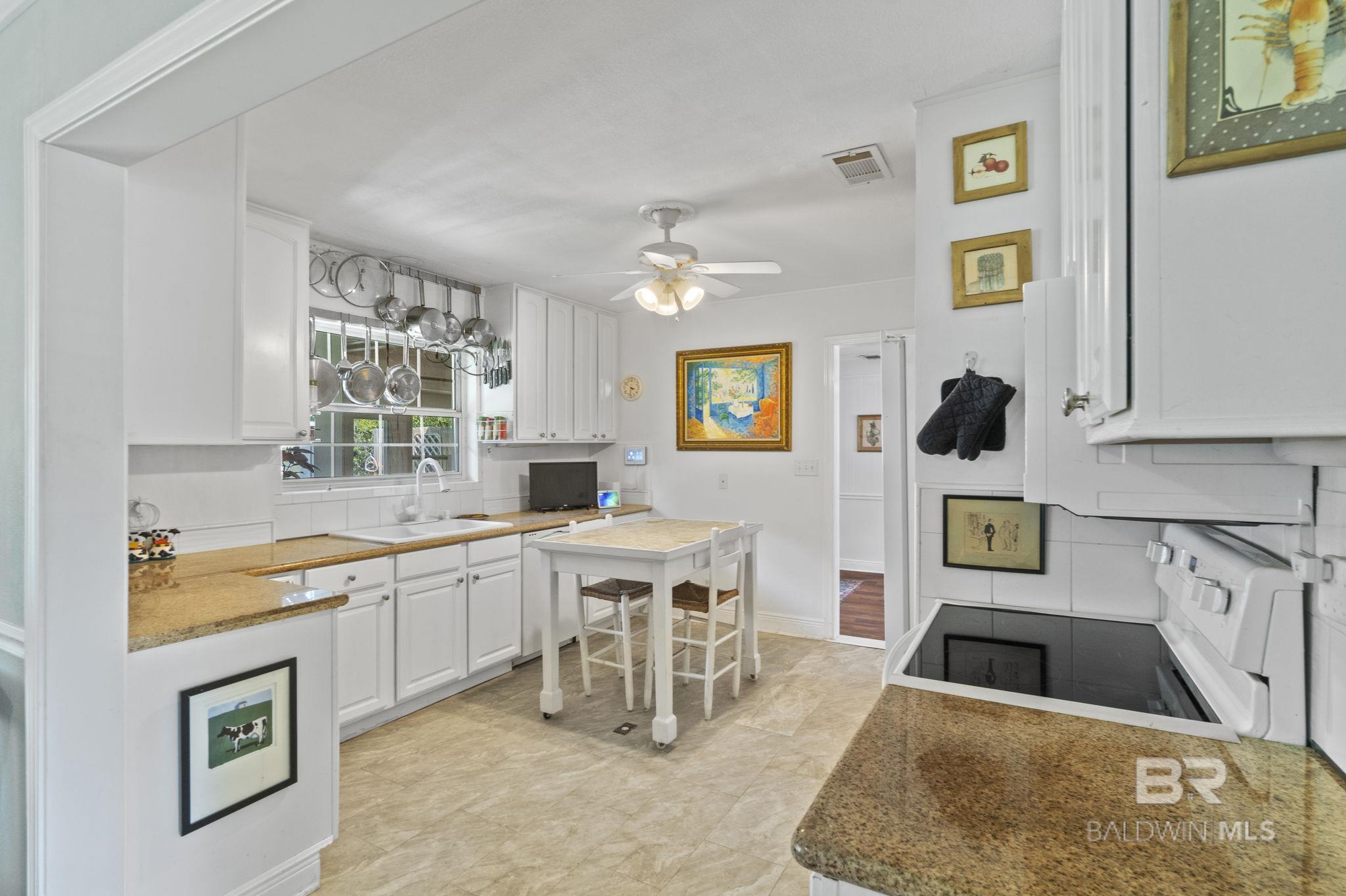 https://zimg.paragon.ice.com/ParagonImages/Property/PG/BCAR/381674/6/0/0/959d2f5ed6247fdefd066d81a4e3aa4a/7/b7c169f1fdd9bb700fcb343c066f5e8f/381674-a897b951-5285-48cc-b12d-bfb8d4bc938f.JPG