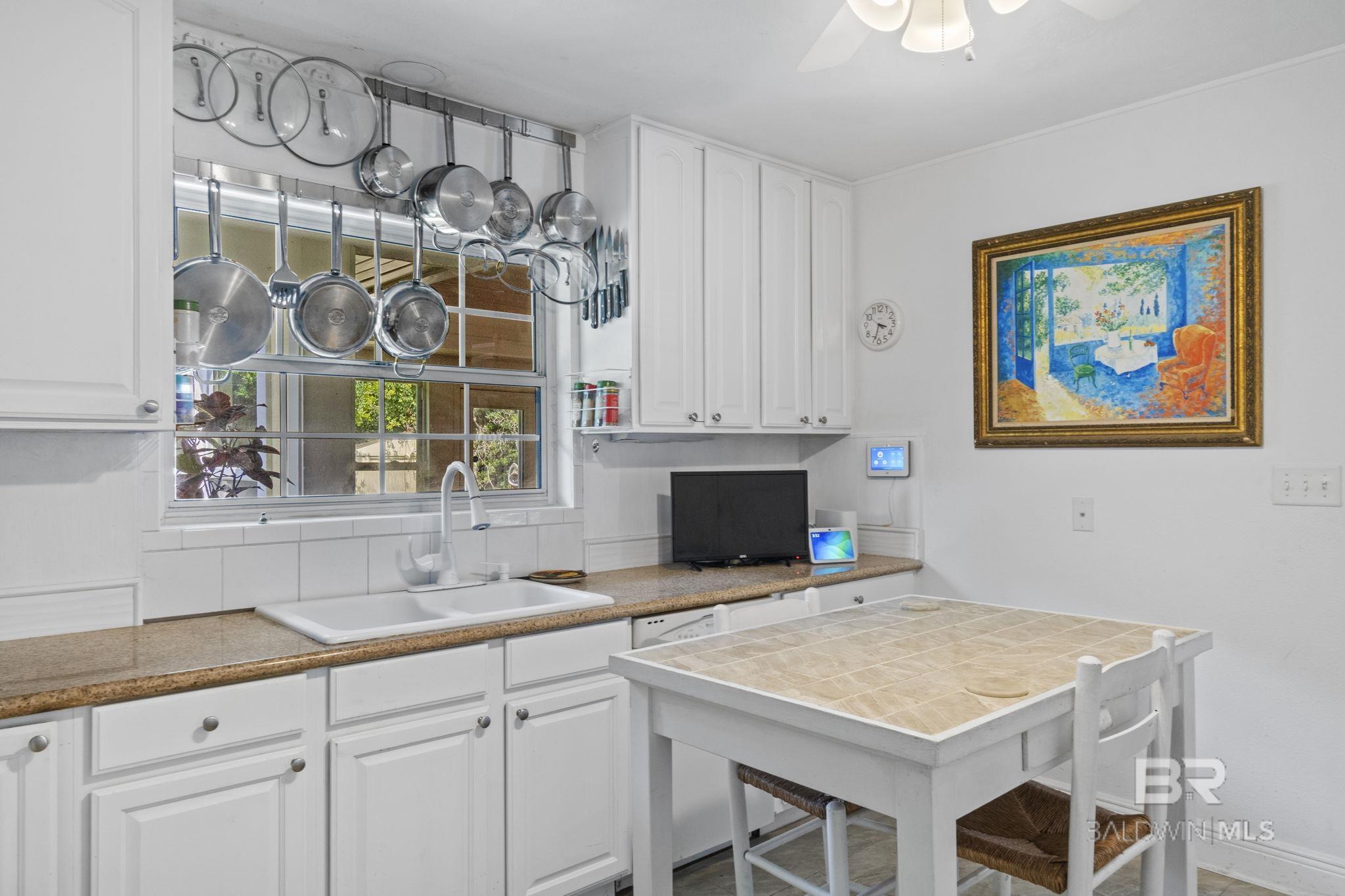 https://zimg.paragon.ice.com/ParagonImages/Property/PG/BCAR/381674/8/0/0/60a870a85d396ccc02f56b3103ba31e1/7/b7c169f1fdd9bb700fcb343c066f5e8f/381674-41e726b7-076c-4470-bd53-459ed542fcd7.JPG