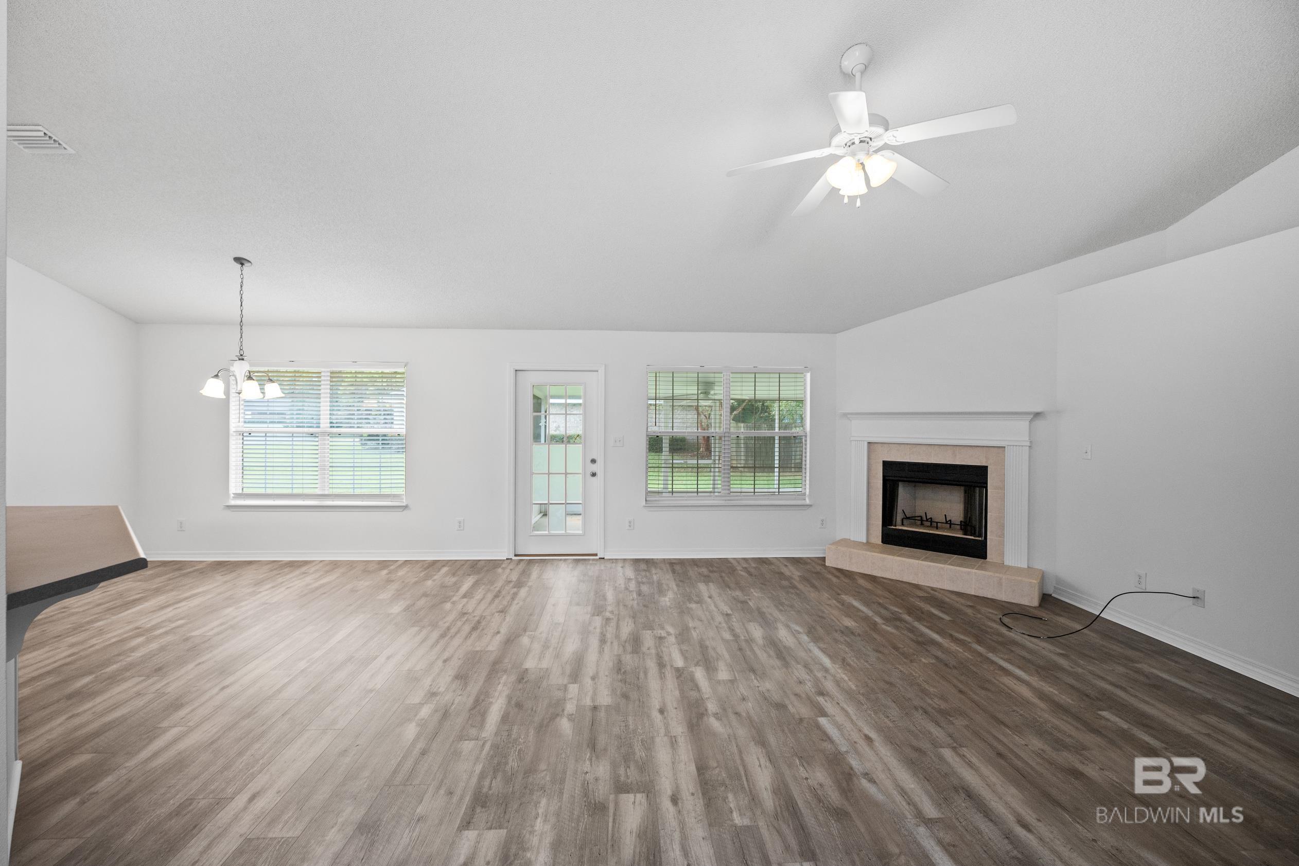 https://zimg.paragon.ice.com/ParagonImages/Property/PG/BCAR/385819/1/0/0/aa89c736c365ebec62dcd5f7c77c7d5c/7/3dd77bde6bfbacfb2315bf85d06e55c2/385819-d5c1459a-b3a9-4008-b169-2113be8115fe.JPG