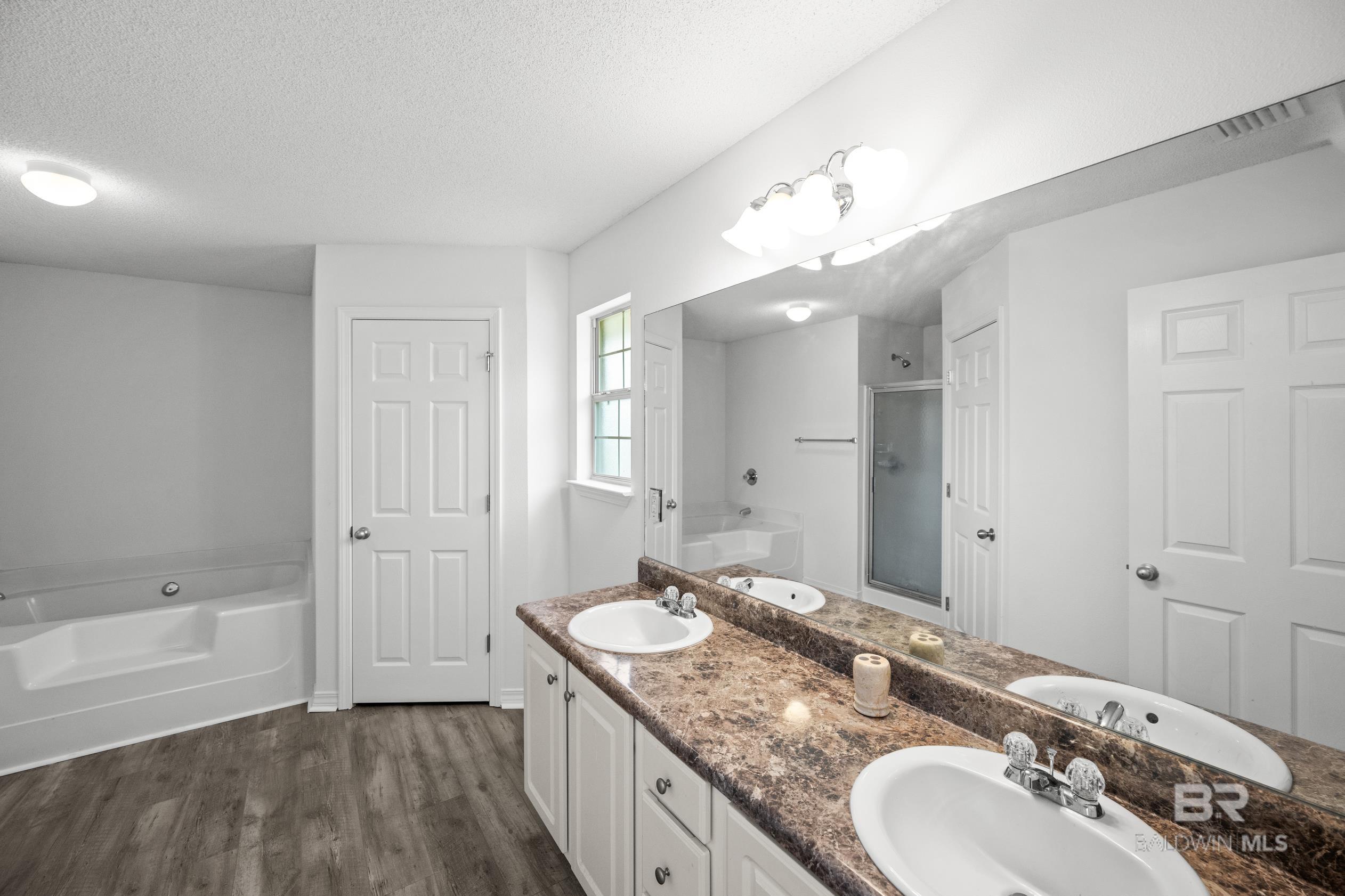 https://zimg.paragon.ice.com/ParagonImages/Property/PG/BCAR/385819/14/0/0/1bd2b4b567ba2a94d1593bd21044c26c/7/3dd77bde6bfbacfb2315bf85d06e55c2/385819-8af2aa24-f616-464f-afec-dd6184d22b48.JPG
