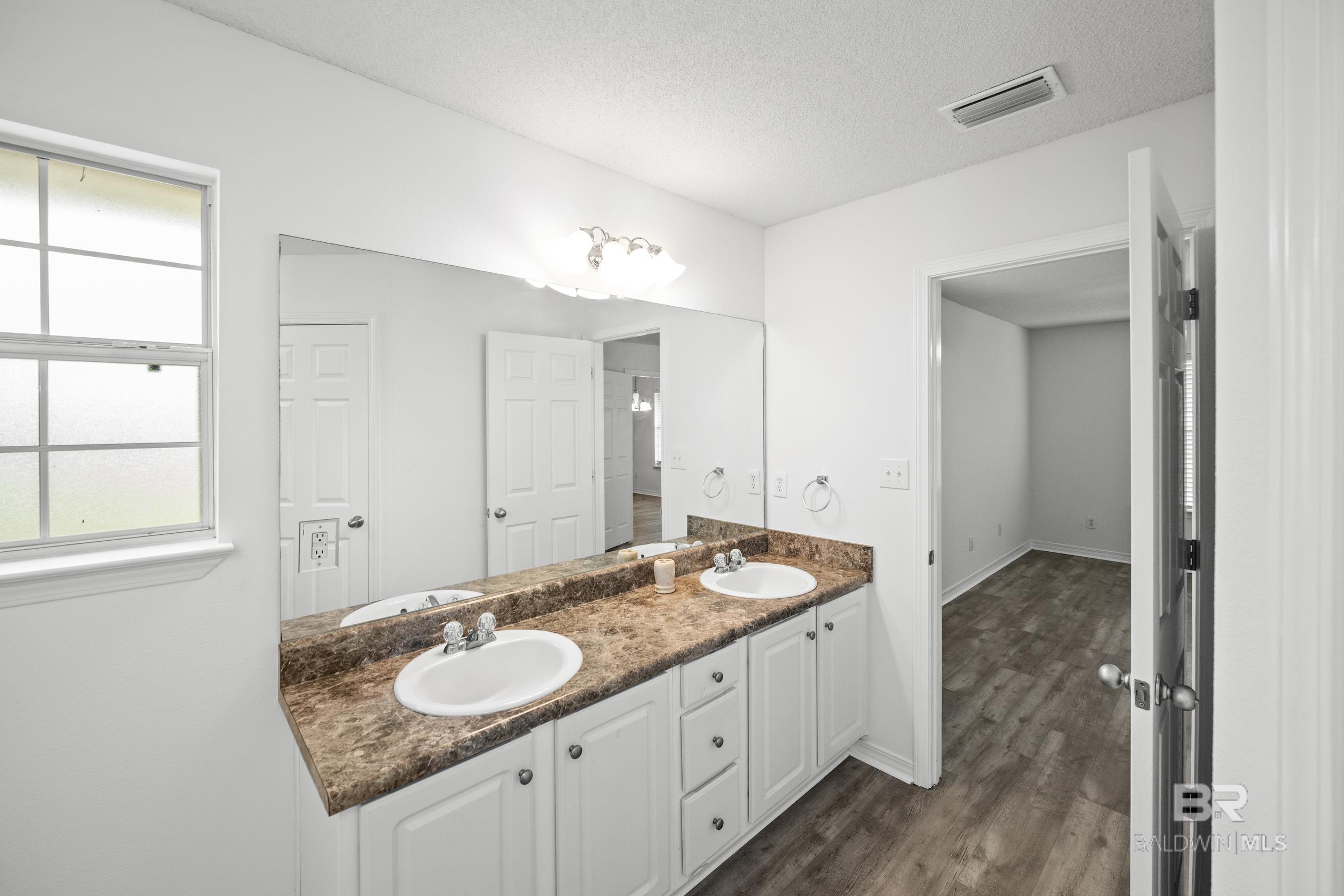 https://zimg.paragon.ice.com/ParagonImages/Property/PG/BCAR/385819/15/0/0/dfdbac730fb3b78d4db9dd88671e2c8d/7/3dd77bde6bfbacfb2315bf85d06e55c2/385819-4e67827a-ea8b-4d31-874f-ebfbc632a8f6.JPG