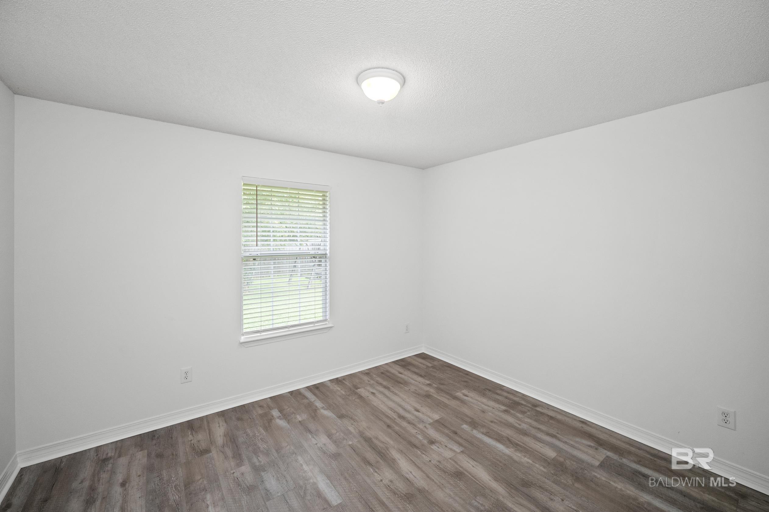 https://zimg.paragon.ice.com/ParagonImages/Property/PG/BCAR/385819/21/0/0/3825f1b6ace828773b4a52a22b87527f/7/3dd77bde6bfbacfb2315bf85d06e55c2/385819-765299c0-a74e-4e04-bbe4-38d23bd226be.JPG