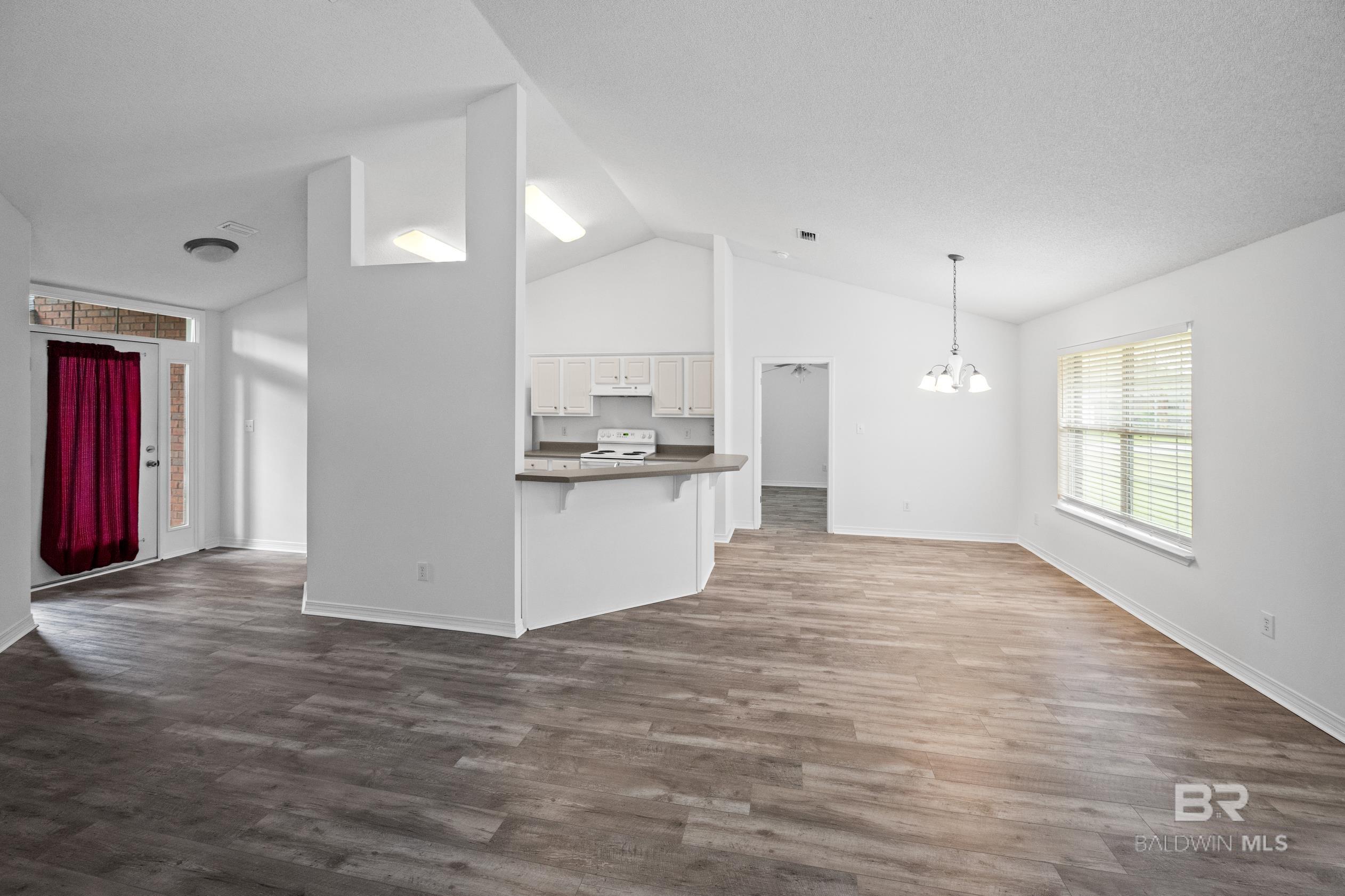 https://zimg.paragon.ice.com/ParagonImages/Property/PG/BCAR/385819/6/0/0/384e86b2e0f93e3e69fc6bdb26bed55c/7/3dd77bde6bfbacfb2315bf85d06e55c2/385819-0b7113fa-dc66-4f98-a67a-dfc350e08e5e.JPG