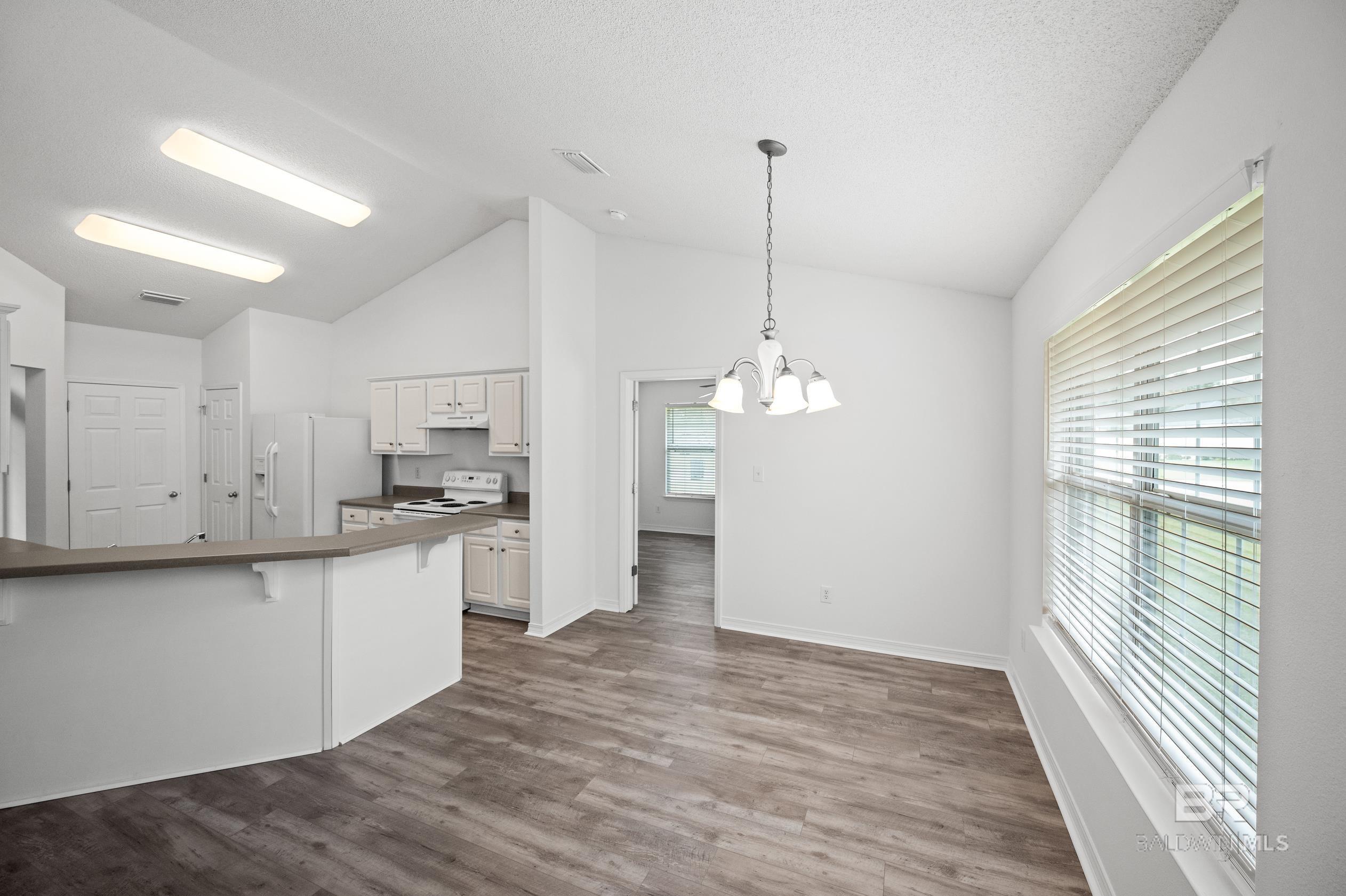 https://zimg.paragon.ice.com/ParagonImages/Property/PG/BCAR/385819/7/0/0/68fde523731ba2338a40f105d4d1a3d8/7/3dd77bde6bfbacfb2315bf85d06e55c2/385819-4d14c470-322e-4620-9a7b-21d90b229ab5.JPG