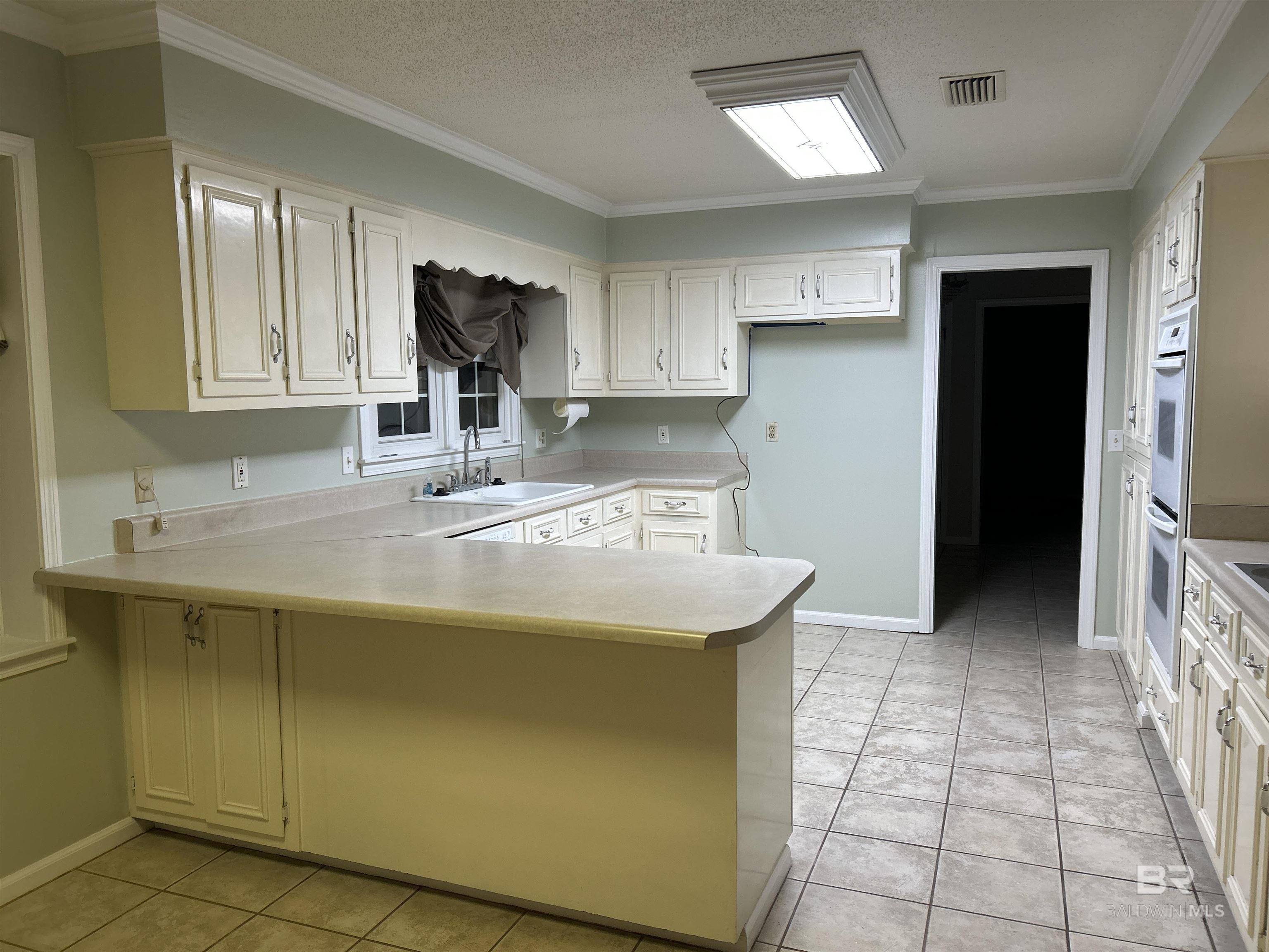 https://zimg.paragon.ice.com/ParagonImages/Property/PG/BCAR/385983/12/0/0/ad7256f7b19a17f499cfa61ca16d6da2/7/0b14dd1dcad678725bec9f368e2618c8/385983-c201f142-ccf9-4d17-a09a-bd532988cab8.JPG