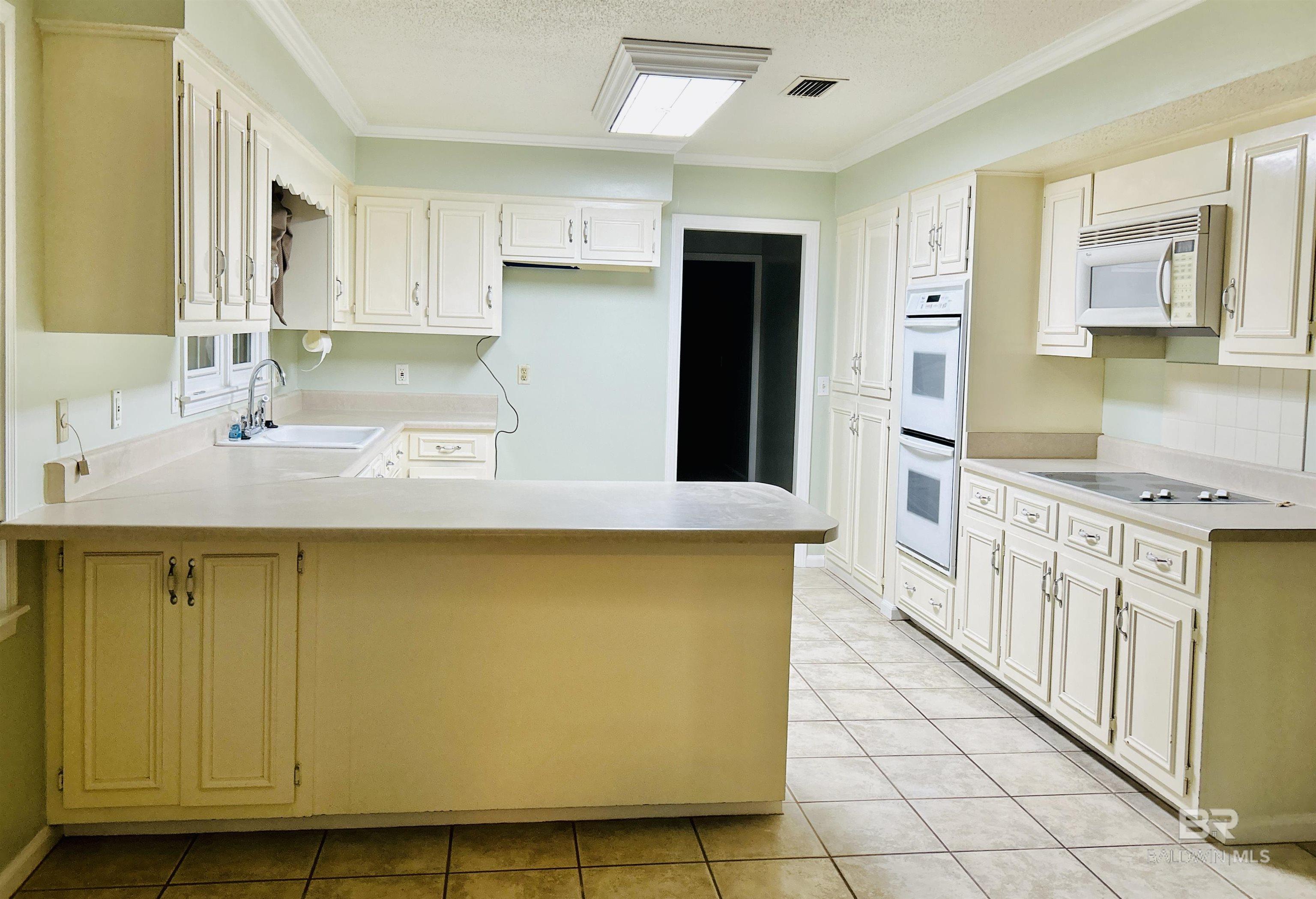 https://zimg.paragon.ice.com/ParagonImages/Property/PG/BCAR/385983/14/0/0/1ef5bb2fa3a29ba8c746a66aa5a2b59a/7/0b14dd1dcad678725bec9f368e2618c8/385983-48d35fdb-a0e5-41ed-8d05-0db4c51b7811.JPG