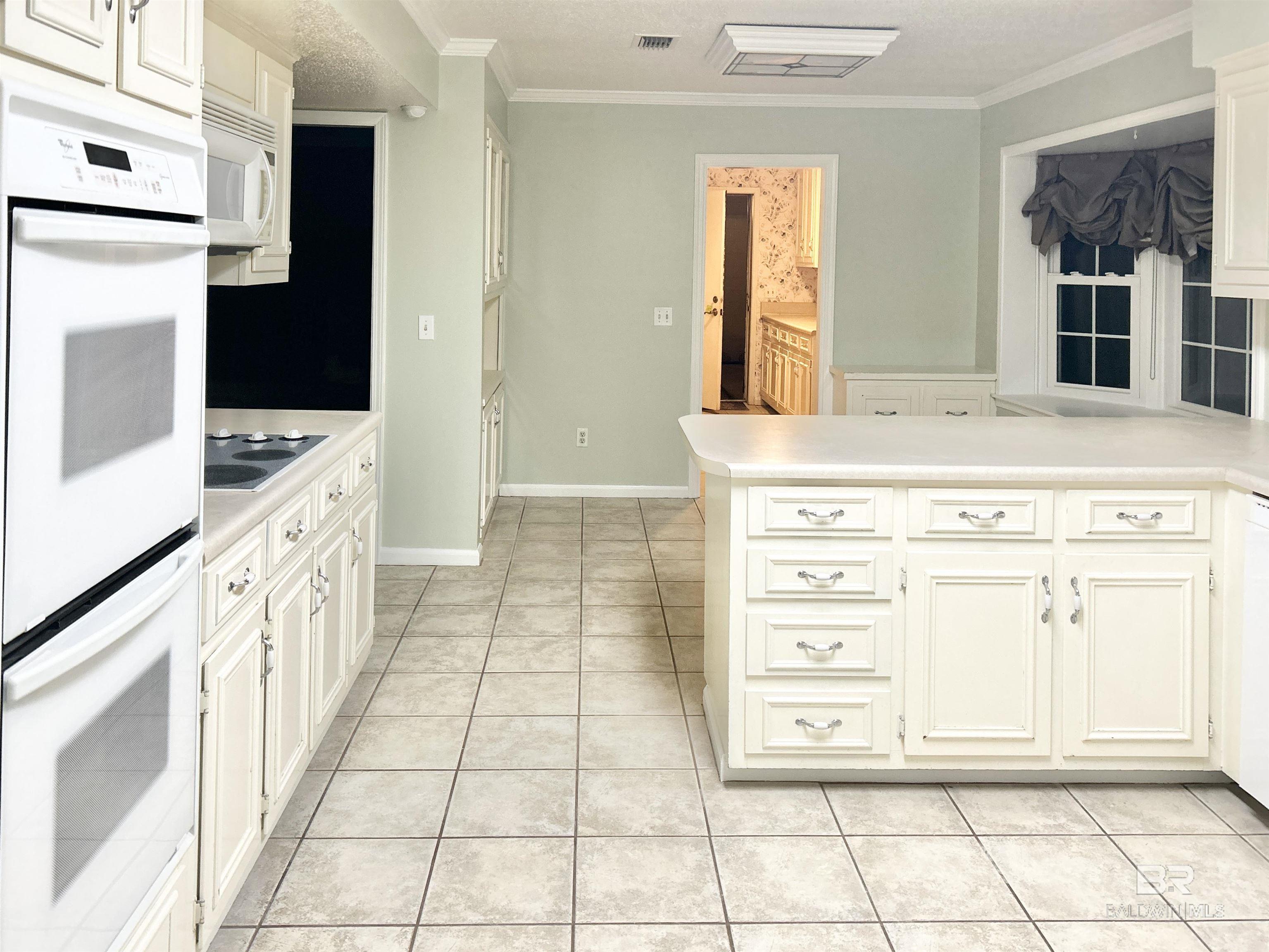 https://zimg.paragon.ice.com/ParagonImages/Property/PG/BCAR/385983/15/0/0/120fdfb1a2717212ff738027359686fb/7/0b14dd1dcad678725bec9f368e2618c8/385983-ef106a22-9372-46c3-ace1-2b7c48757986.JPG