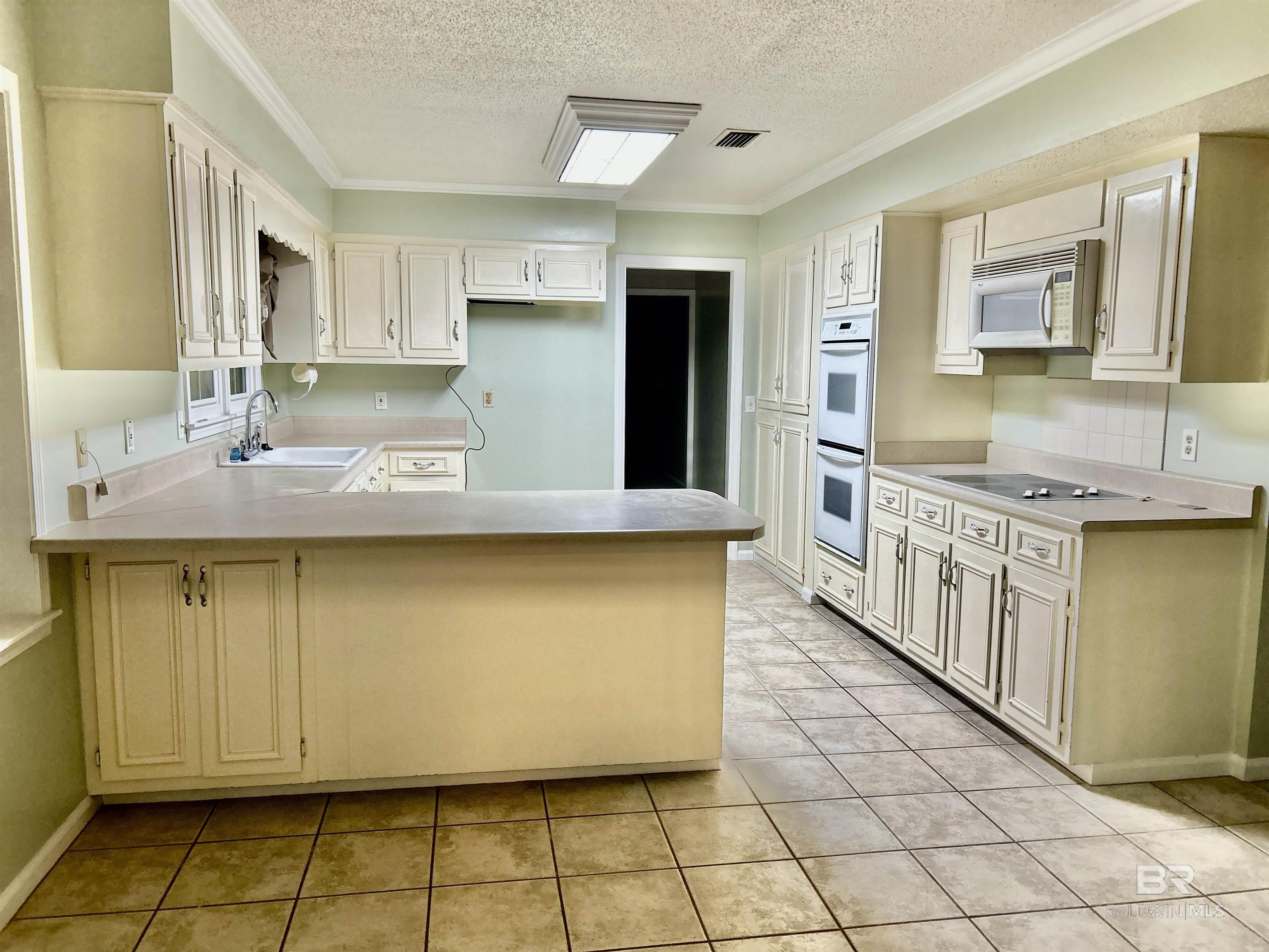 https://zimg.paragon.ice.com/ParagonImages/Property/PG/BCAR/385983/18/0/0/cd421d35eb3b5cb80e96db86c46123dd/7/0b14dd1dcad678725bec9f368e2618c8/385983-6e7c40cb-5920-48e4-aca4-f3168fac9974.JPG