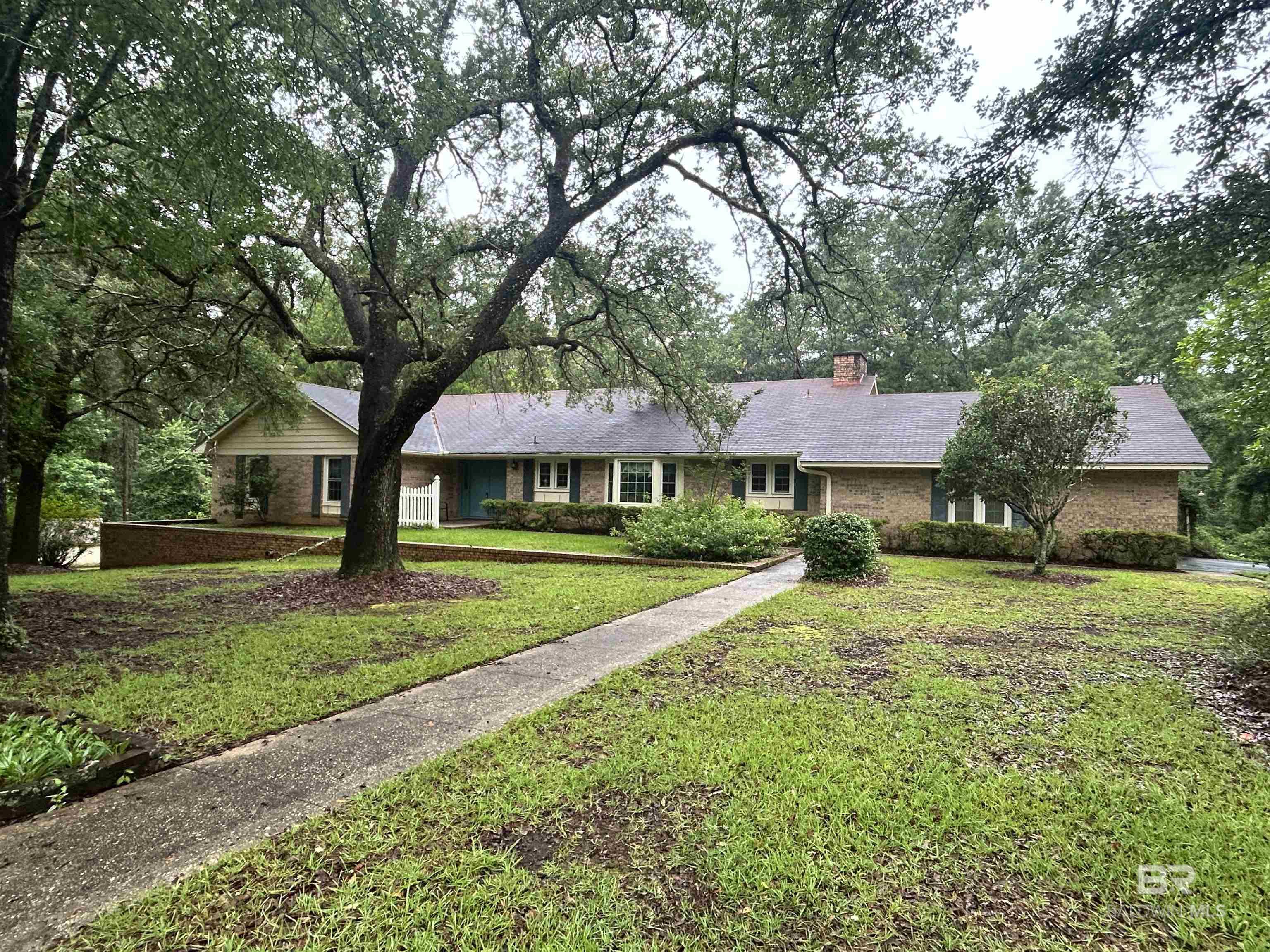 https://zimg.paragon.ice.com/ParagonImages/Property/PG/BCAR/385983/2/0/0/8fcaf4a3b5c44d30df814a9dbe09227f/7/0b14dd1dcad678725bec9f368e2618c8/385983-e0d085d0-3786-4c73-8a56-b453b81edd04.JPG