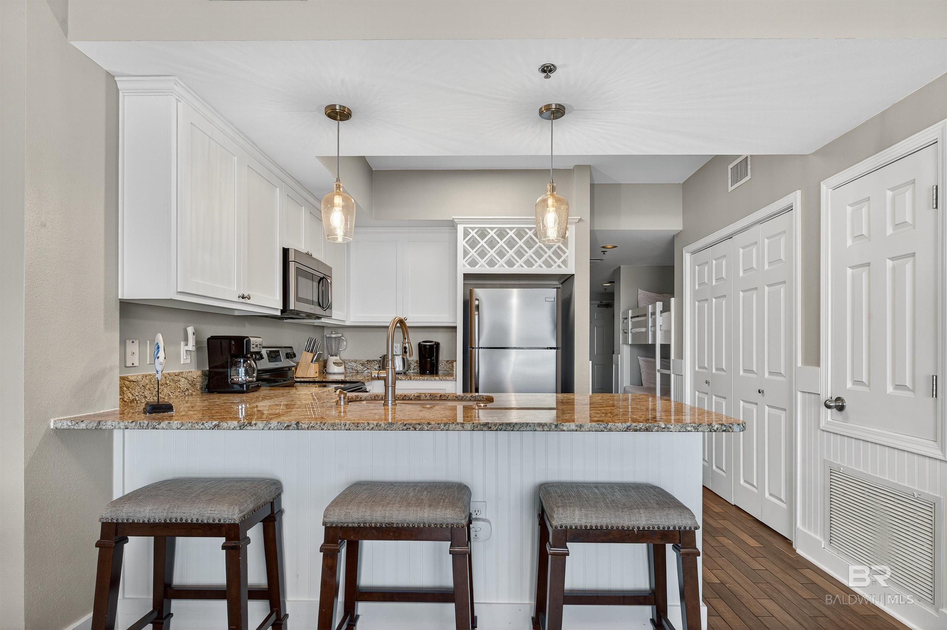 https://zimg.paragon.ice.com/ParagonImages/Property/PG/BCAR/386366/33/0/0/9db9cd46dd2d514a033bbca5e5158dbf/7/6564a7055dca0b5b031d6493d31e182d/386366-f6f49996-1218-4f40-871b-e68b820c22d4.JPG
